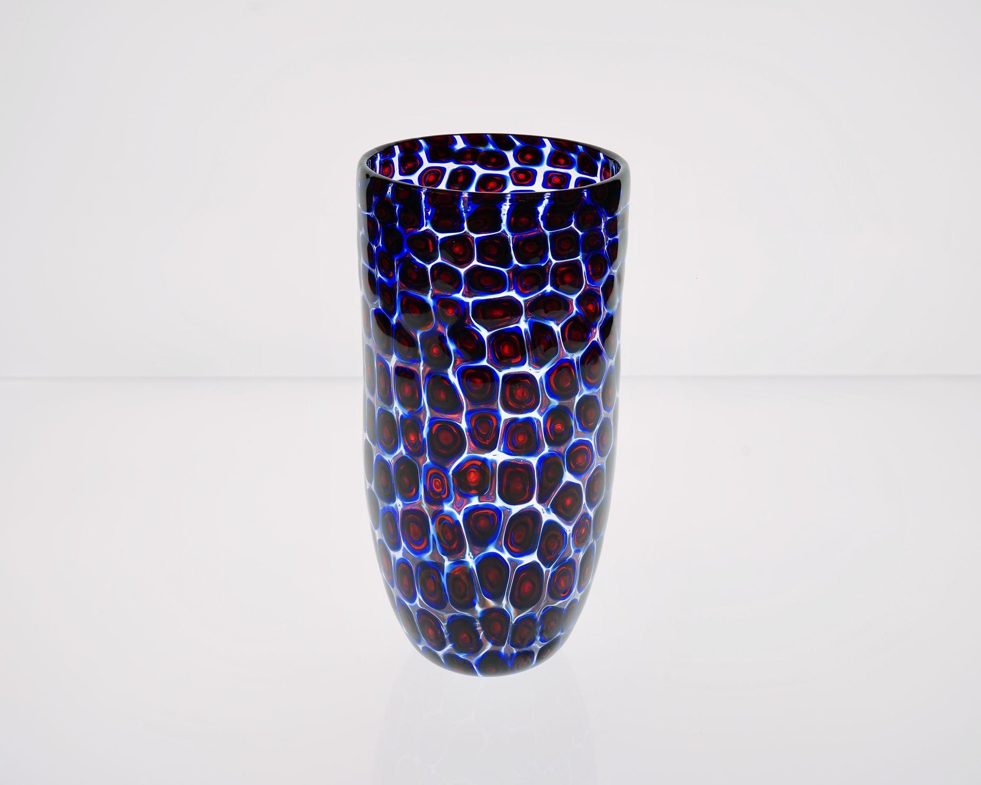 Vaso unico in vetro di Murano con mosaico galleggiante di Murano in blu e rosso in vendita 10