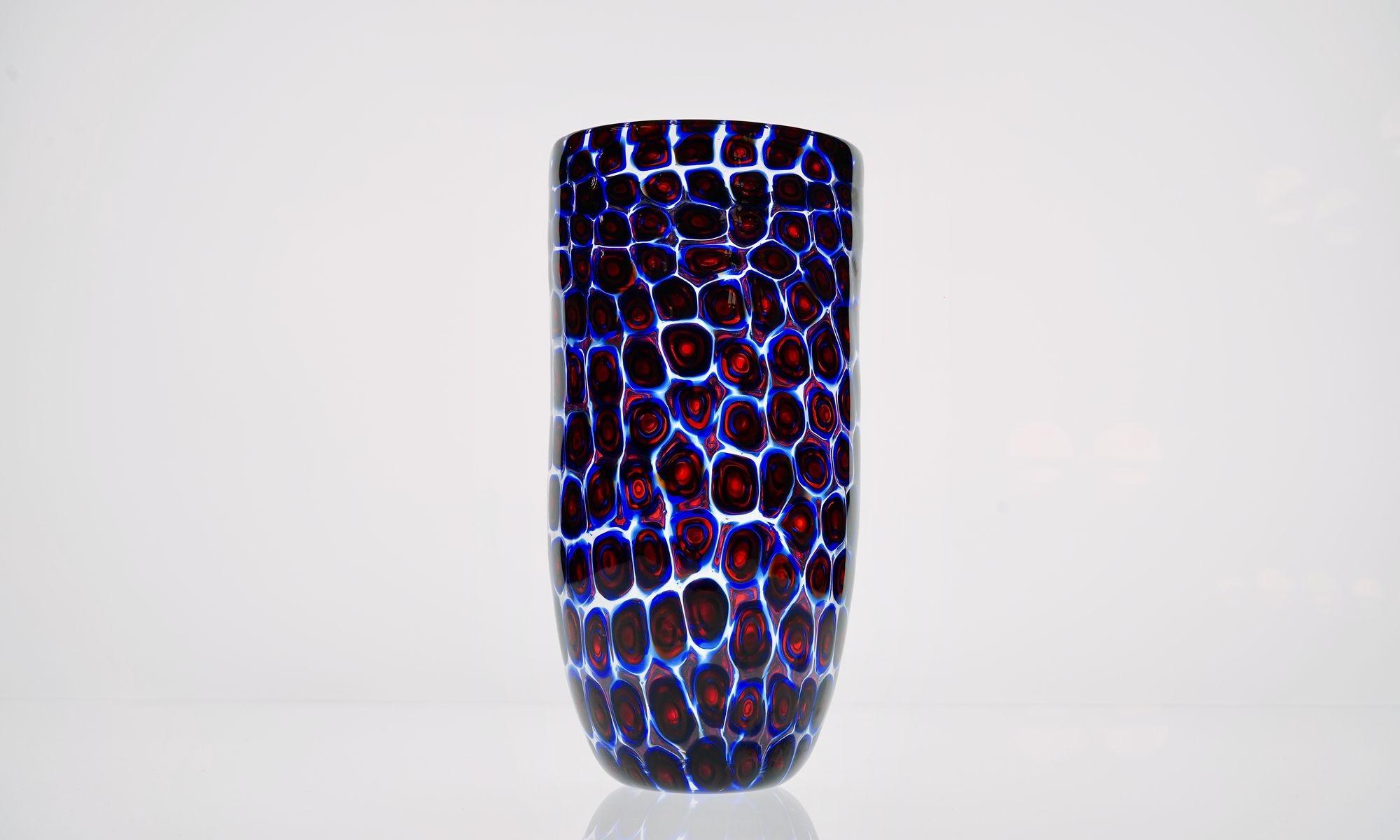 Vaso unico in vetro di Murano con mosaico galleggiante di Murano in blu e rosso in vendita 12