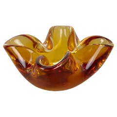 Cendrier unique en verre de Murano "jaune" à élément coquillage Murano, Italie, 1970