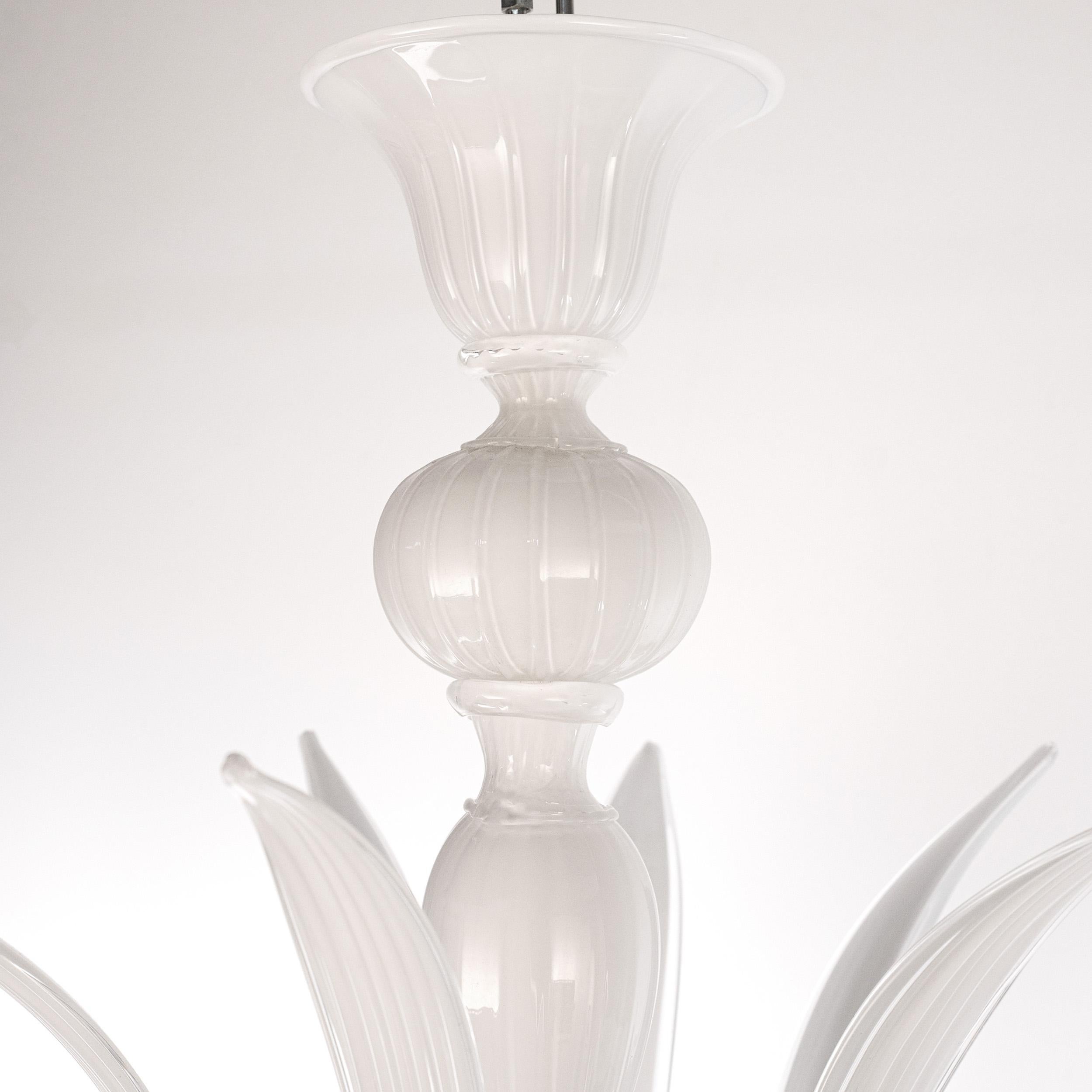italien Lustre unique en verre blanc de Murano 6 lumières, Vintage Made in Italy en stock en vente