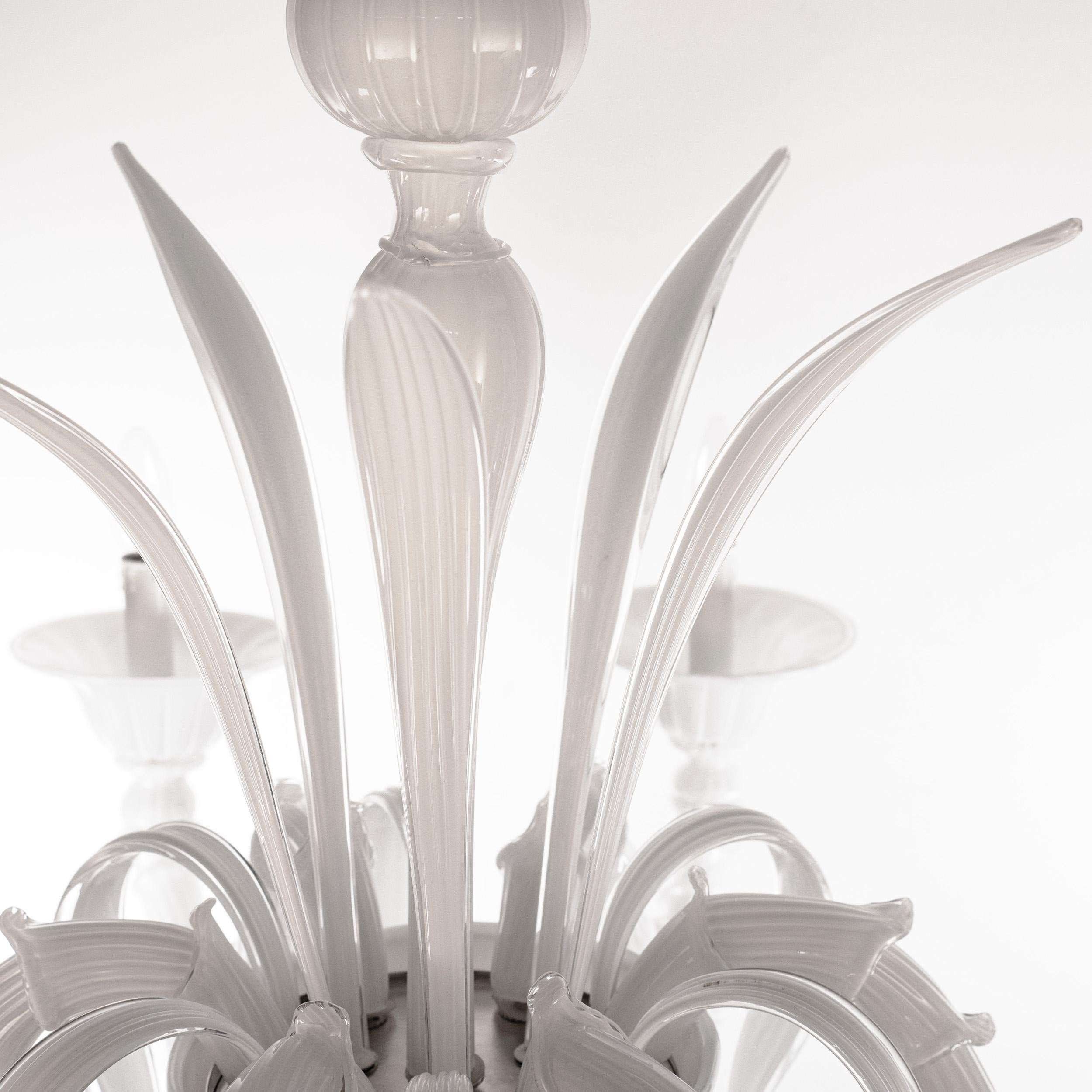 Lustre unique en verre blanc de Murano 6 lumières, Vintage Made in Italy en stock Excellent état - En vente à Venezia, IT