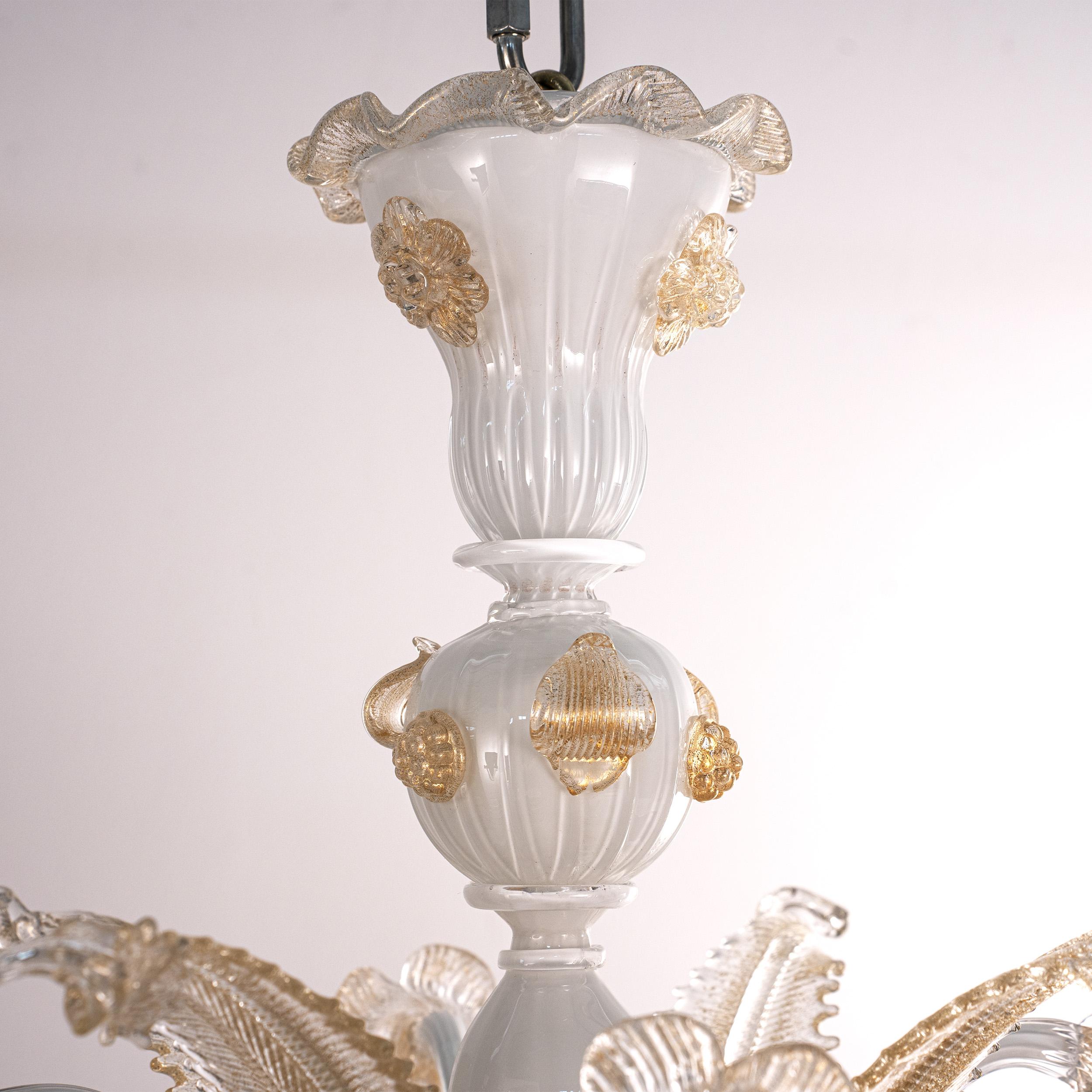 Einzigartige Murano Weißes Glas Kronleuchter 6 Lichter, Vintage Made in Italy auf Lager (Messing) im Angebot