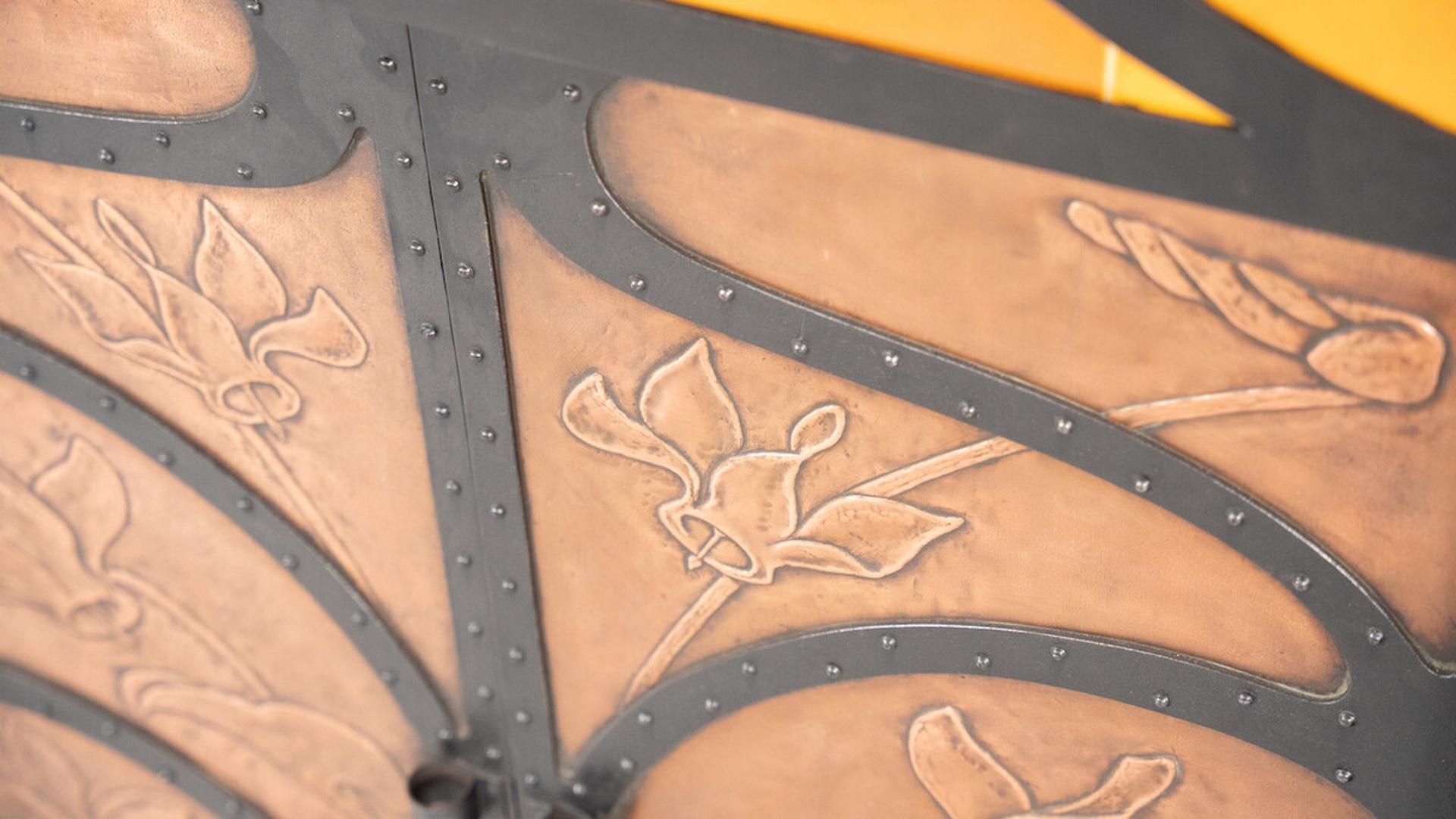 Unique Museum Fireplace Mantel from the Architect G. Serrurier-Bovy In Good Condition For Sale In Brussels, BE