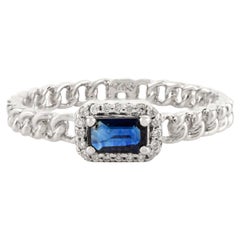 Bague unique en or blanc 14 carats avec saphir bleu naturel et halo de diamants