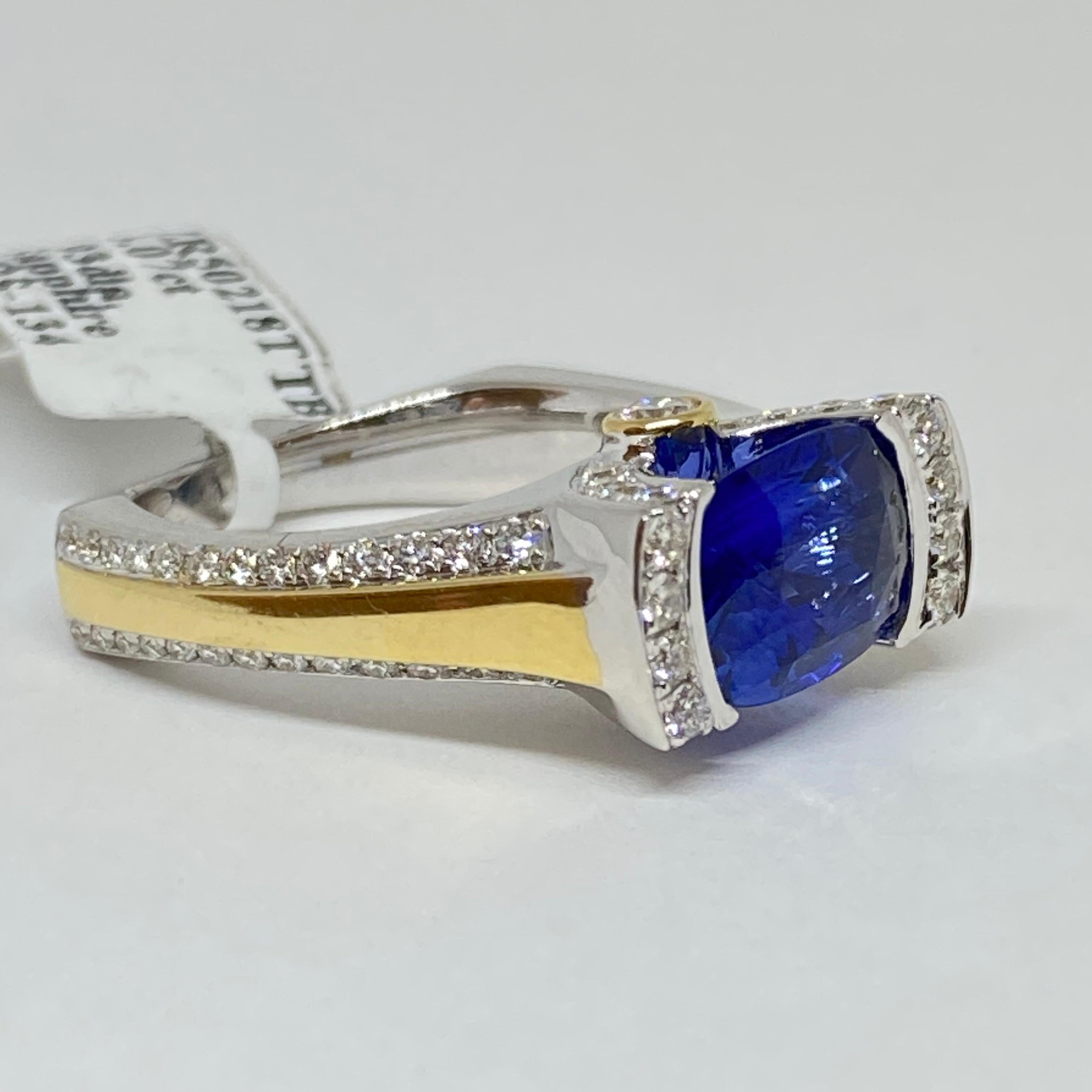 Unique Natural Cushion Cut Ceylon Sapphire and Diamond Ring 3.07 Carat 18K Gold In New Condition In Carmel-by-the-Sea, CA