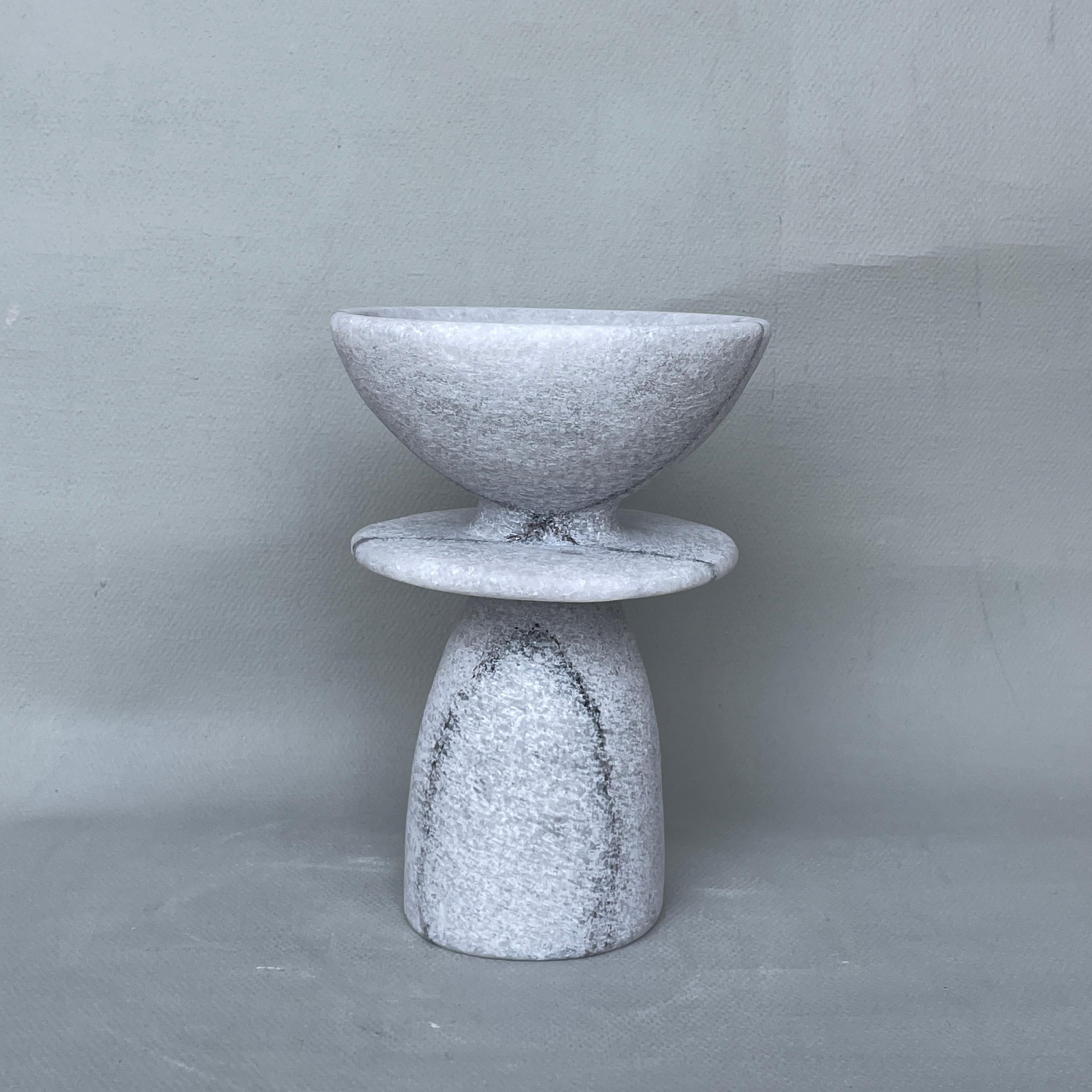 Postmoderno Vaso unico in marmo nassiano di Tom von Kaenel in vendita