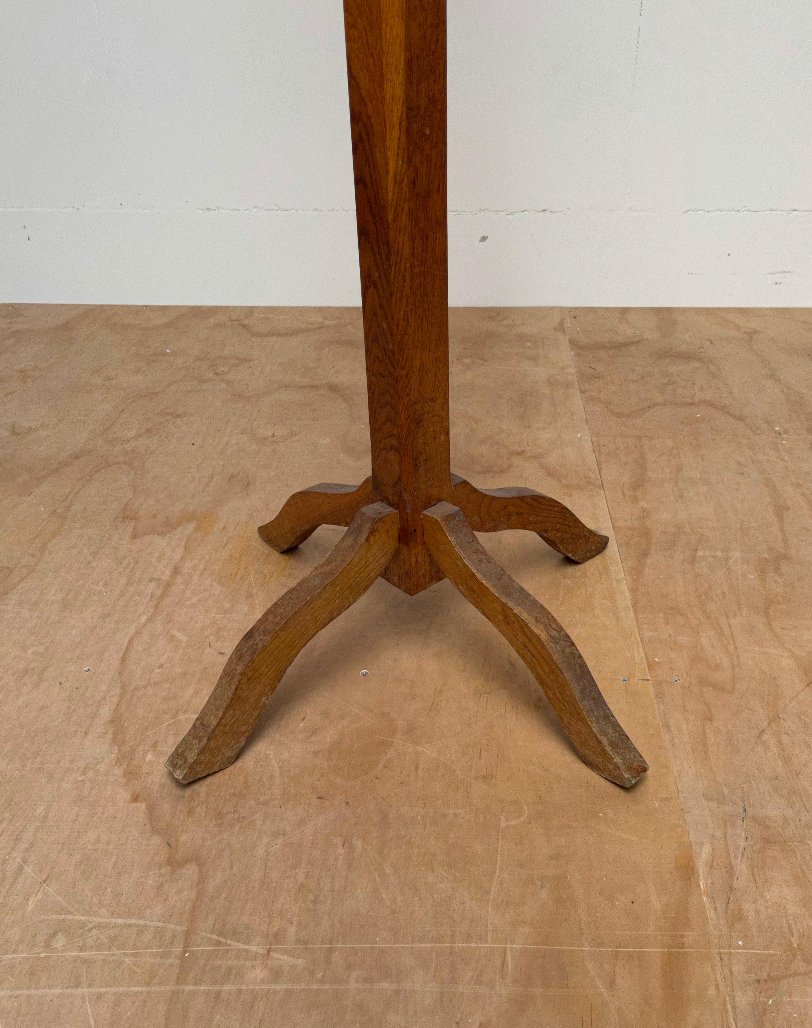 Unique Oak Entry Hall Standing Floor Coat Rack and Hat Stand for Cabin In Good Condition For Sale In Lisse, NL