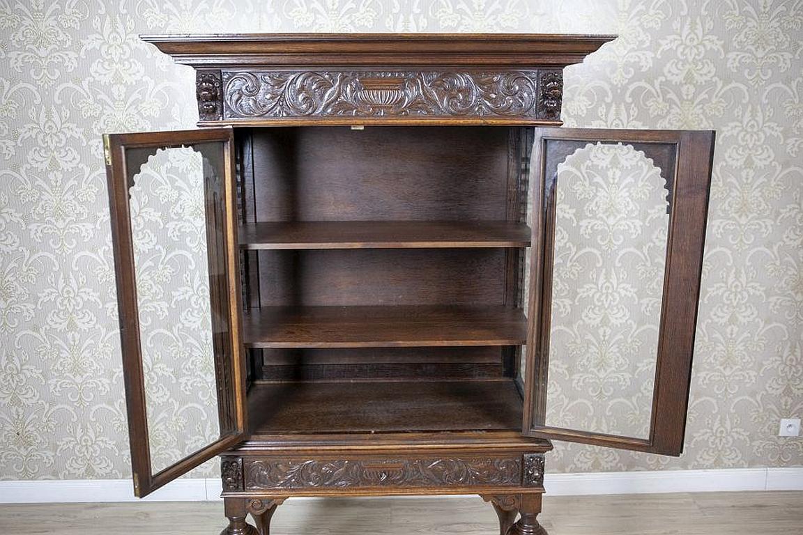 Unique Oak Showcase Richly Decorated with Carved Patterns, circa 1870 In Good Condition For Sale In Opole, PL
