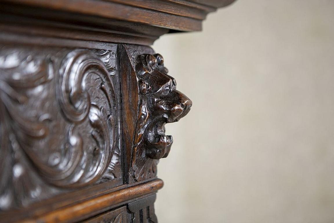 Unique Oak Showcase Richly Decorated with Carved Patterns, circa 1870 For Sale 1