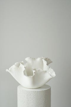 Sculpture unique en porcelaine Ocean Flower 002 par Minas Ceramics