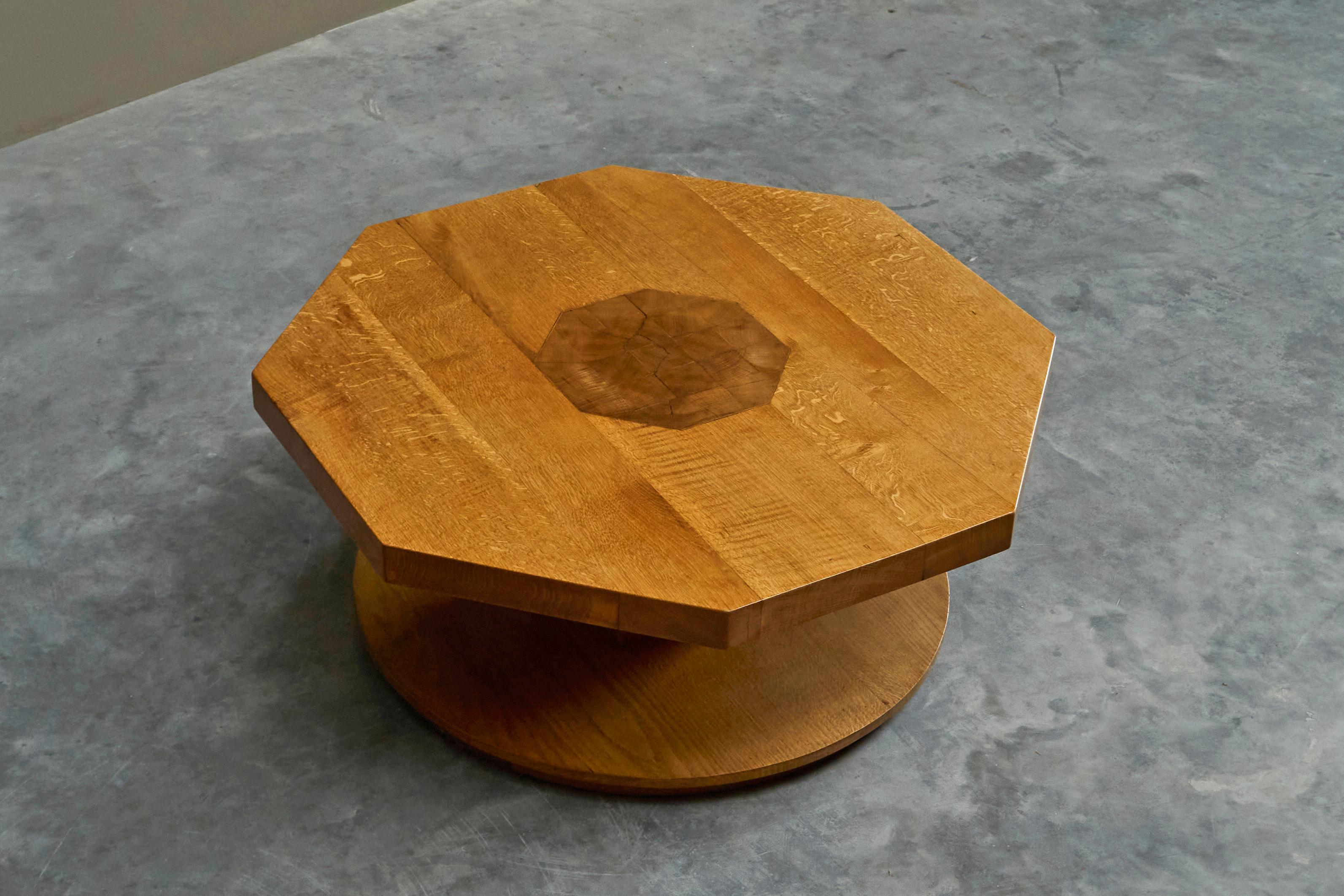 Unique Octagonal Coffee Table in Solid Oak with End Grain Wood 1950s

A truly fantastic Dutch cabinetmaker coffee table in solid oak with end grain oak. The Netherlands, late 1950s.

Features a very distinct octagonal top with inlaid end grain oak