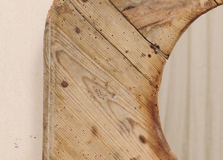 Unique Octagonal-Shaped Mirror with Great Side Profile and Projection