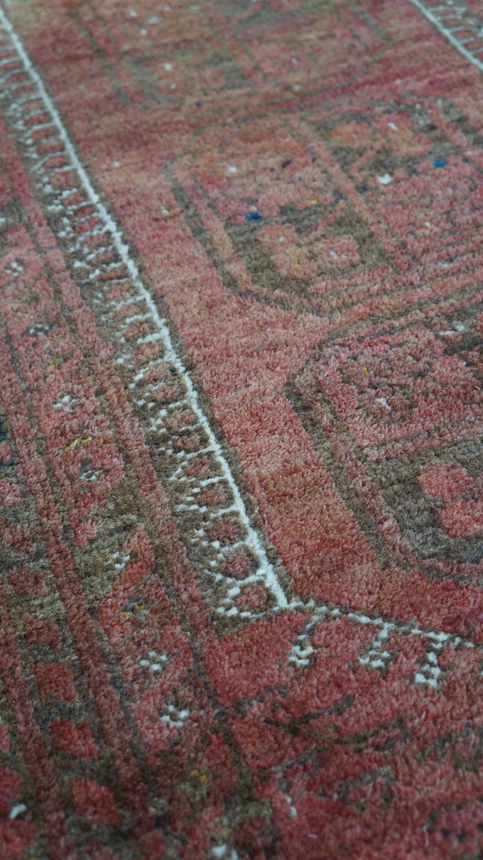 Unique old oriental carpet with mainly red tones 119x73cm In Fair Condition For Sale In Harderwijk, NL