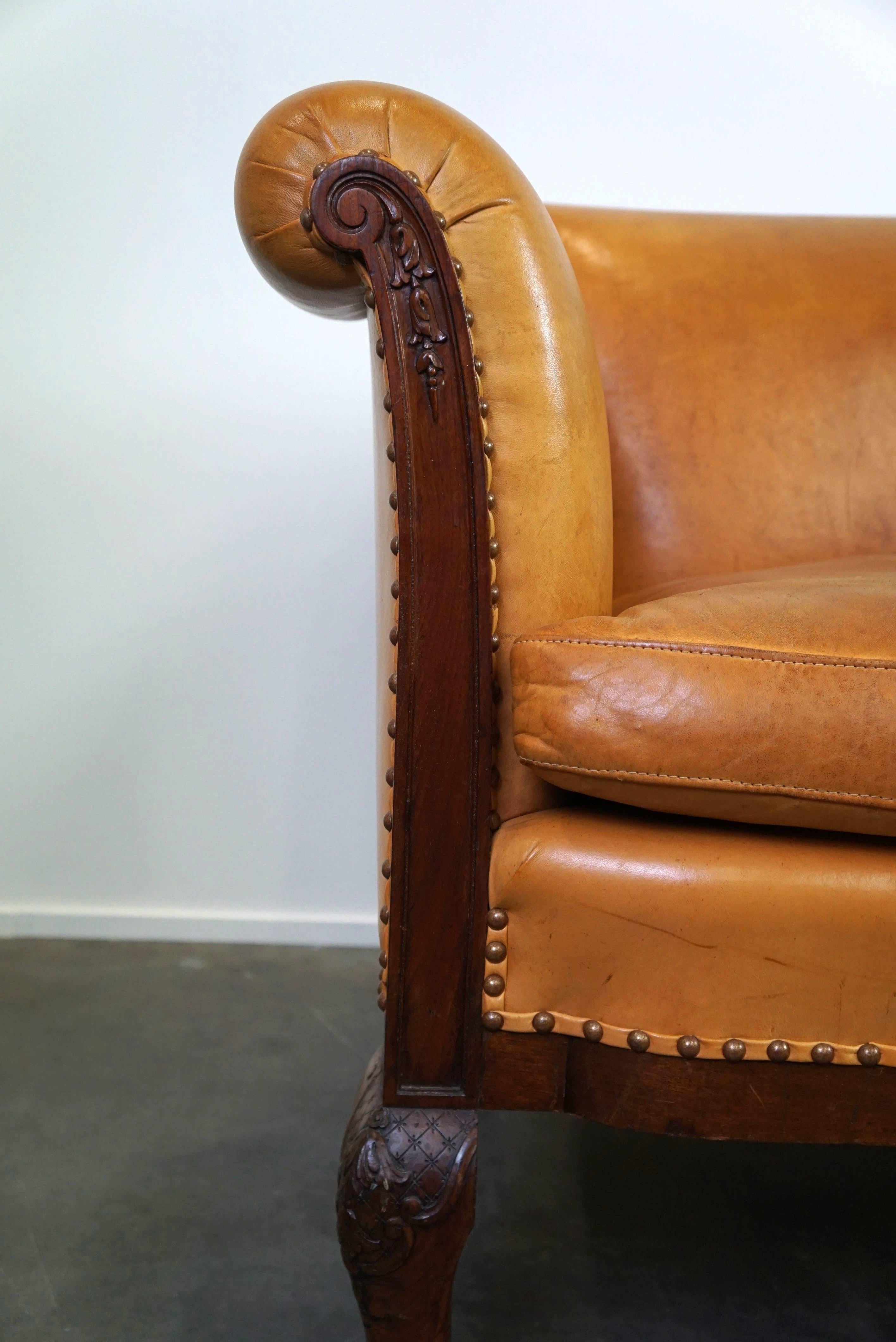 Ensemble ancien unique de 2 fauteuils club et d'un canapé en cuir couleur cognac en vente 7