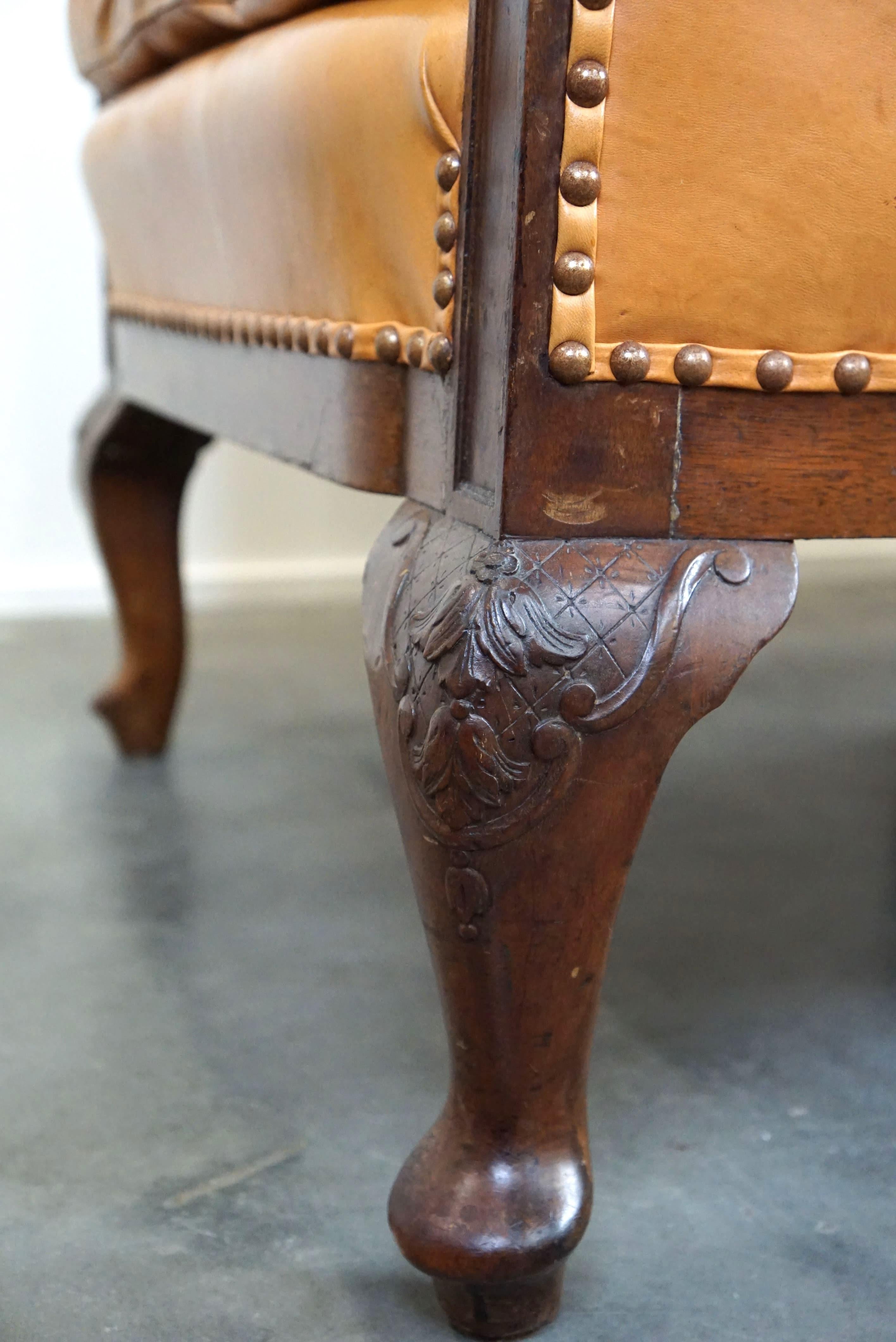 Ensemble ancien unique de 2 fauteuils club et d'un canapé en cuir couleur cognac en vente 9