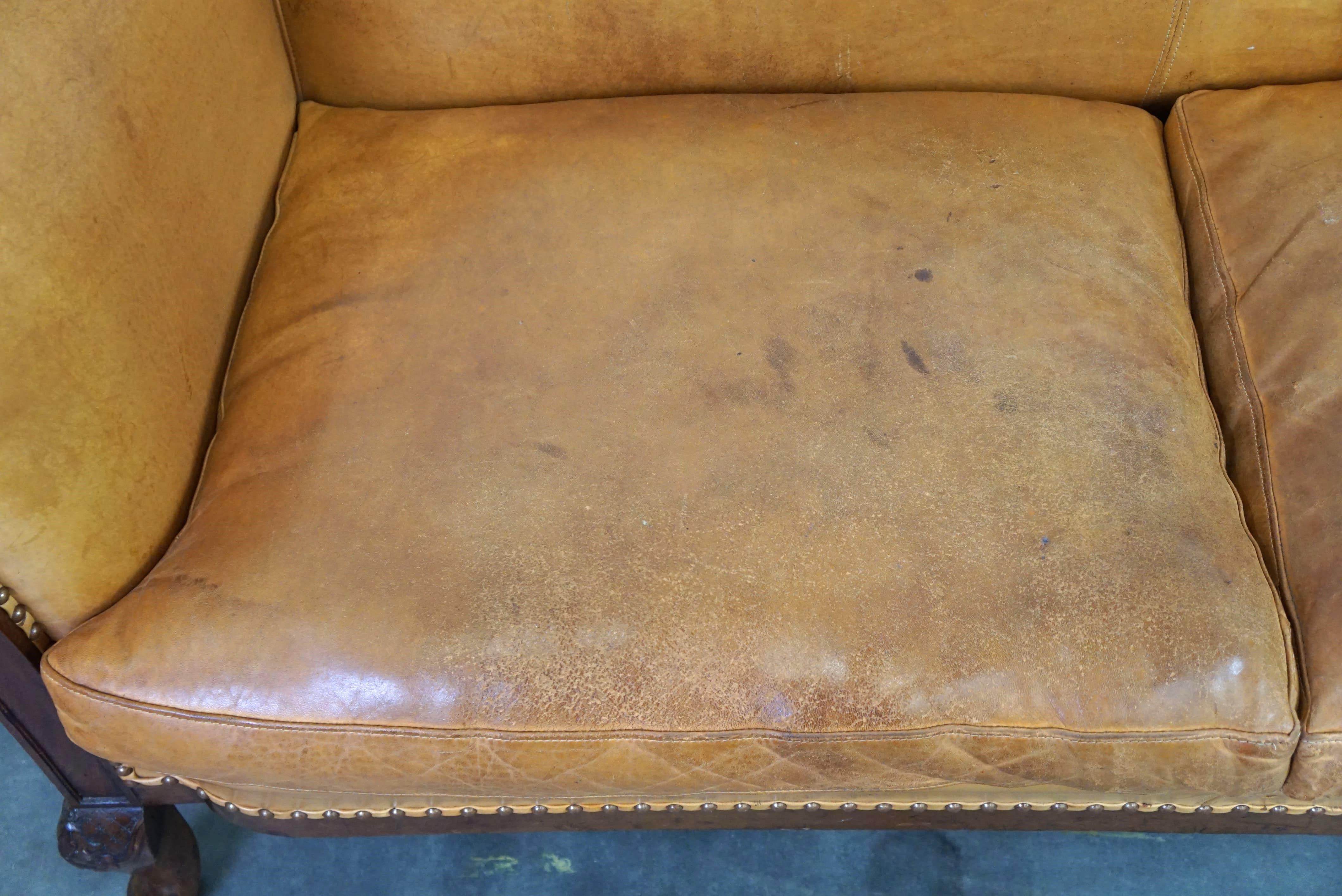Cuir Ensemble ancien unique de 2 fauteuils club et d'un canapé en cuir couleur cognac en vente