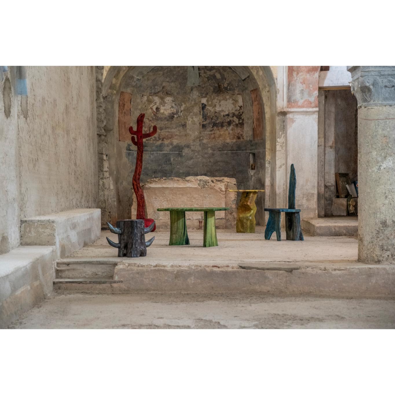 XXIe siècle et contemporain Chaise unique en bois d'olivier par Behaghelfoiny en vente