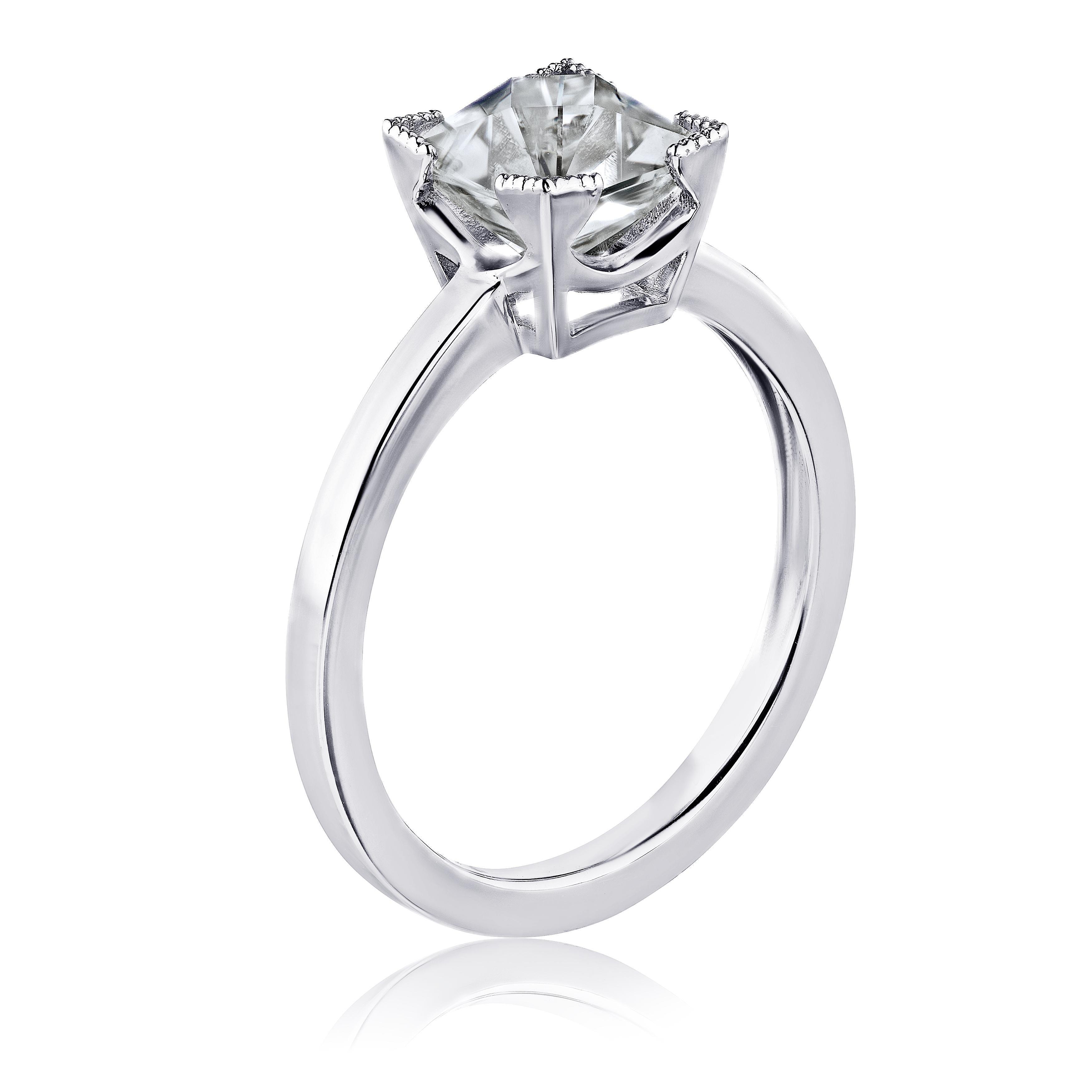 Un diamant unique, étincelant, unique en son genre, de taille française GIA. 1.79 cts H couleur VS2 clarté . 
Style de coupe du début du 20e siècle . Diamant dans une bague en platine taille de doigt 6. Peut être modifiée sur demande pour toute