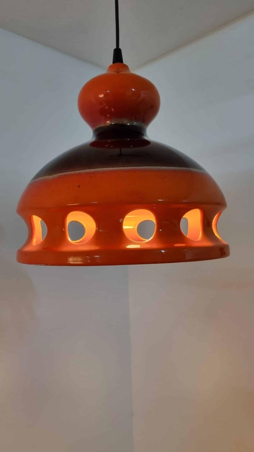 Lámpara colgante única de cerámica esmaltada naranja, Alemania, años 70 Alemán en venta