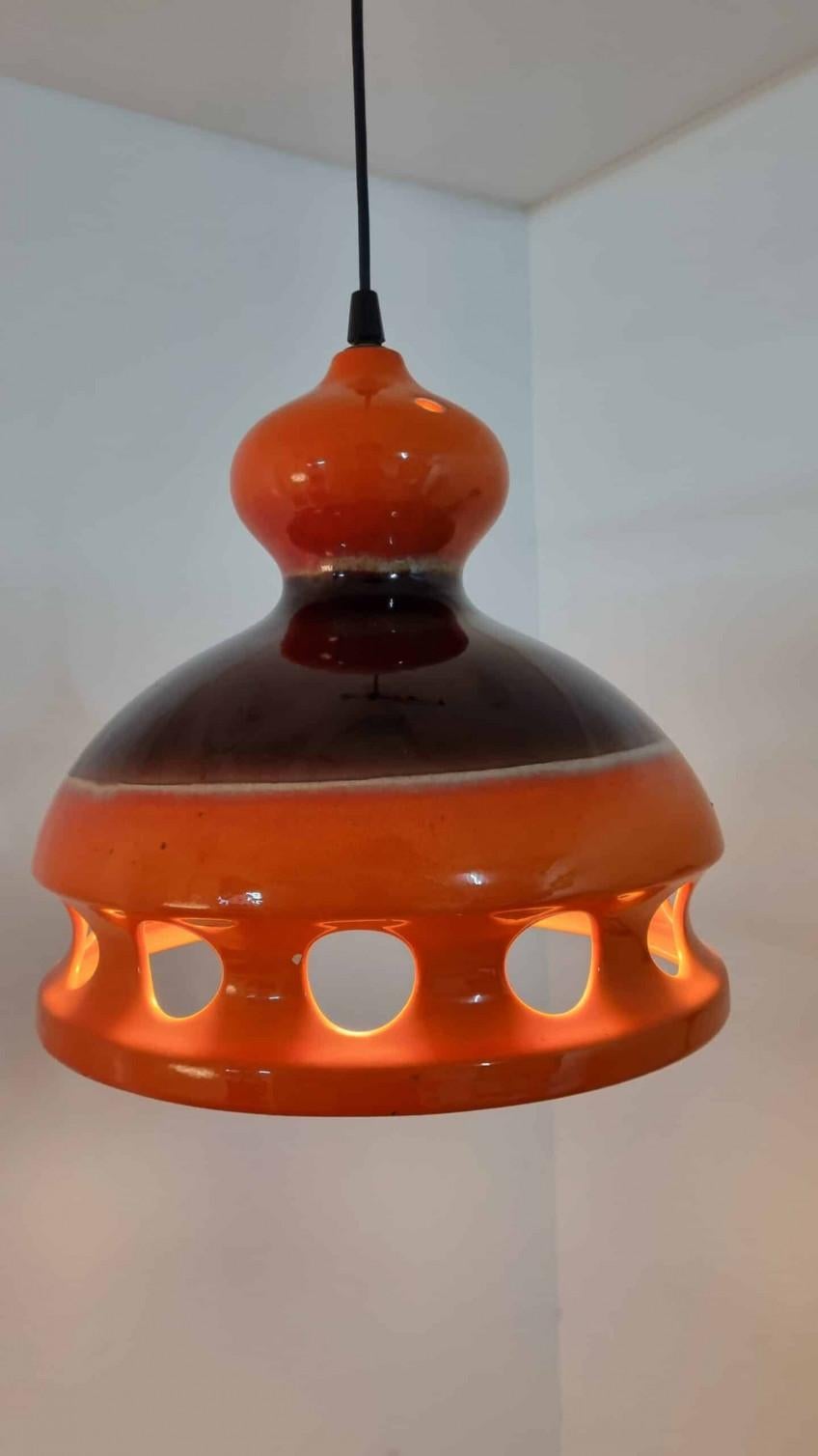 Vernissé Lampe à suspension unique en céramique émaillée orange, Allemagne, 1970 en vente