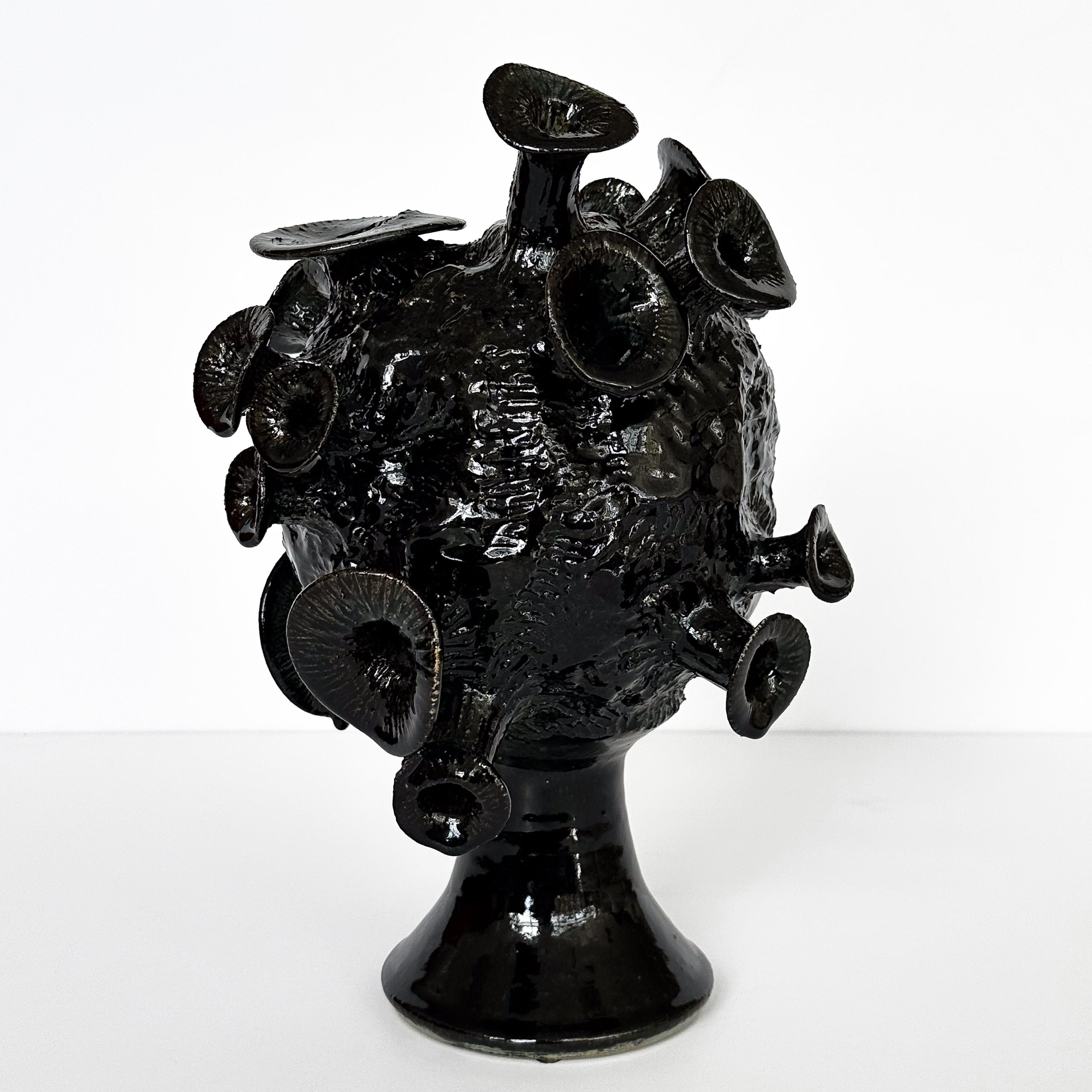 Einzigartige organische Form Schwarz glasierte Keramik-Skulptur (Moderne der Mitte des Jahrhunderts) im Angebot