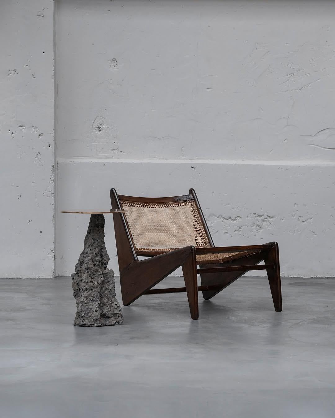 Tavolo in argilla naturale dalla forma organica unica, piano in bronzo dorato di Niclas Wolf In condizioni Nuovo in vendita a Geneve, CH