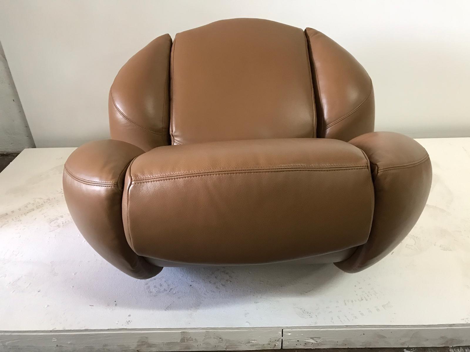 Unique Organic Italian Leather Lounge Chair by Comfortline For Sale 3