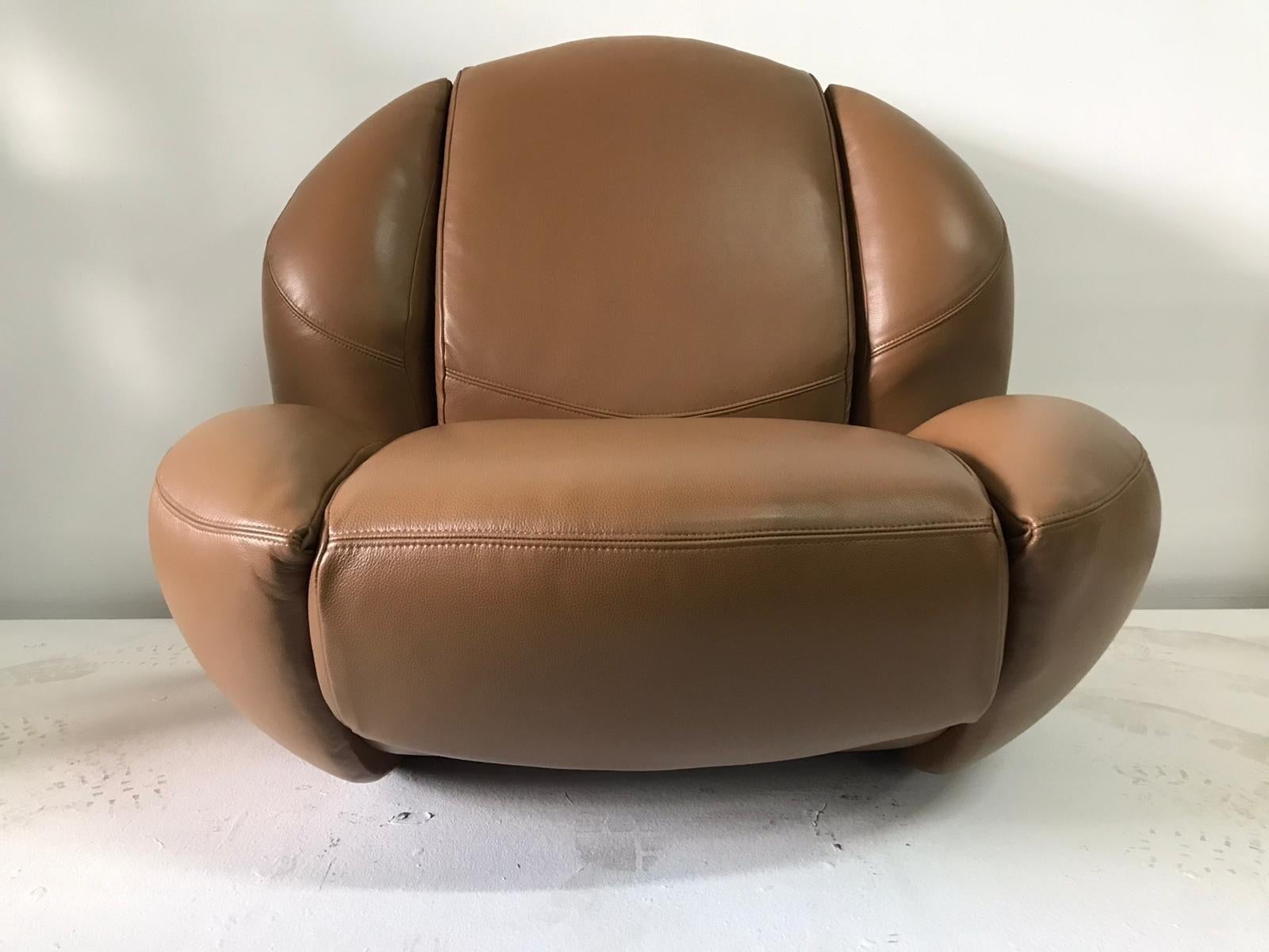 Expertly restored and reupholstered in fine leather (camel tone), this vintage 1960s unique and sculptural Italian chair by Comfortline, Italia rocks and sits adults comfortably. Original label retained.

Note: We recommend this chair sits on a