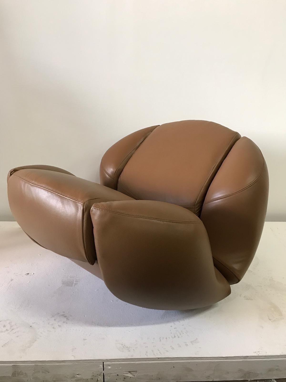Mid-Century Modern Unique Organic Italian Leather Lounge Chair by Comfortline For Sale