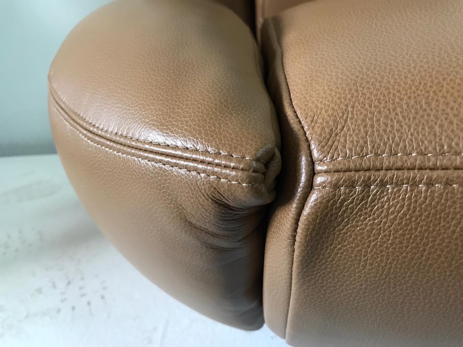 Unique Organic Italian Leather Lounge Chair by Comfortline In Good Condition For Sale In East Hampton, NY