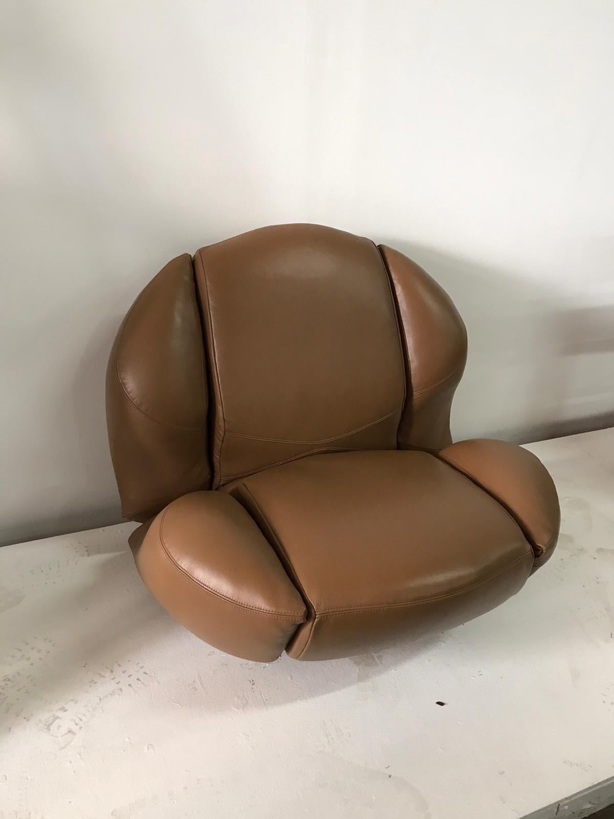 Mid-20th Century Unique Organic Italian Leather Lounge Chair by Comfortline For Sale
