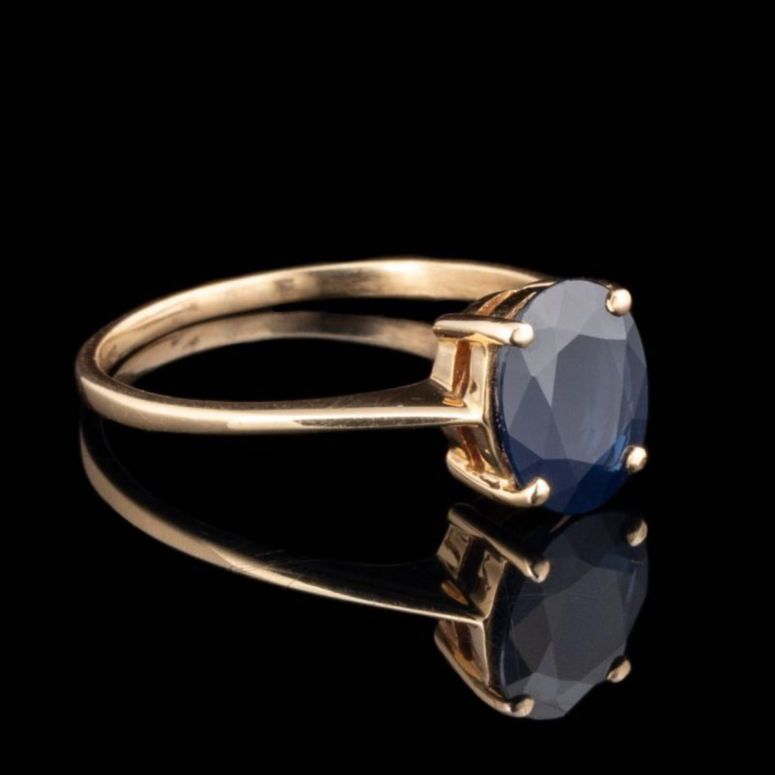 For Sale:  Unique Oval Cut Sapphire Engagement Ring, Diamonds Engagement Ring 18K Gold 2