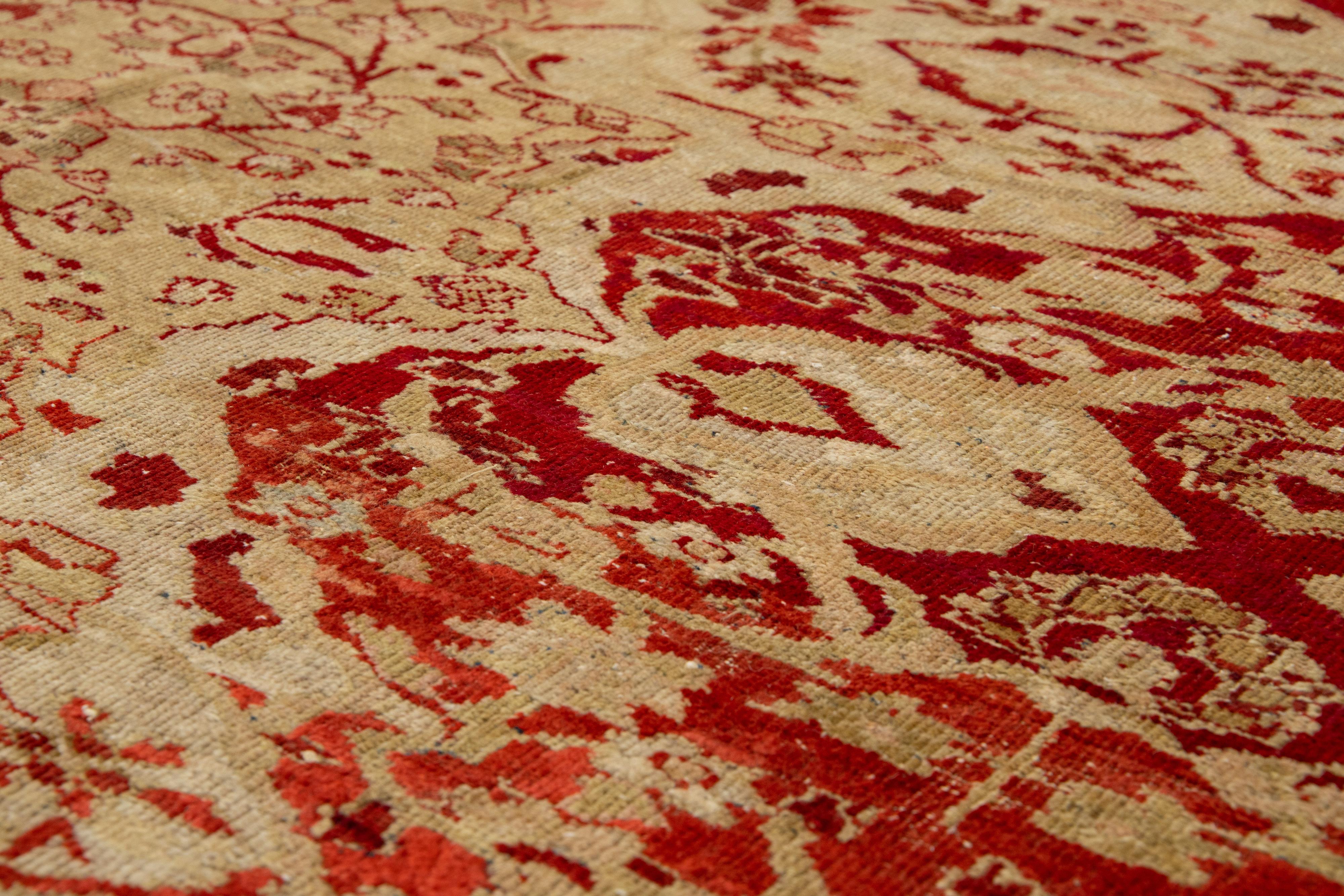 Einzigartiger übergroßer antiker persischer Sultanabad-Teppich aus brauner Wolle in Hellbraun mit Mittelteil-Design (19. Jahrhundert) im Angebot