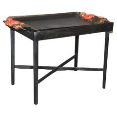 Mesa de centro italiana con bandeja decorada con pintura única y tallada en ebonizado