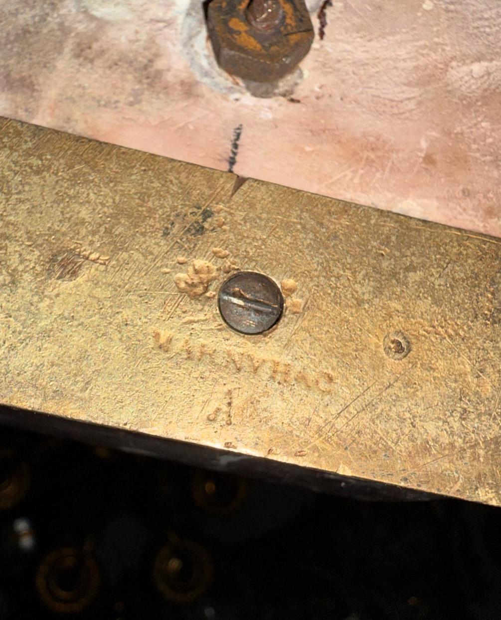 XIXe siècle Paire unique de candélabres japonais en bronze doré du 19ème siècle de la Maison Marnyhac en vente