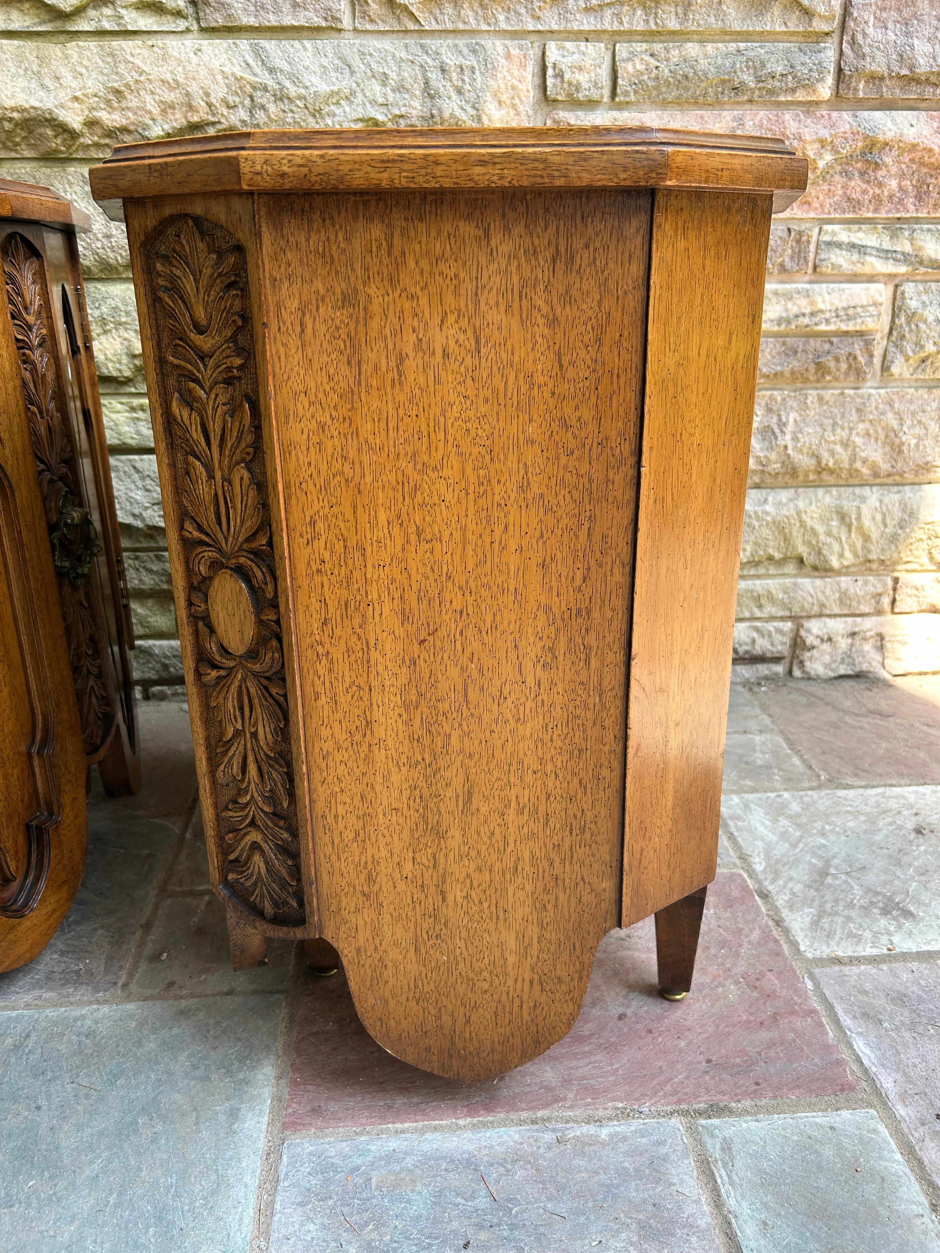 Unique Pair Daniel Jones inc. Walnut Spanish Revival Night Stand End Table For Sale 10