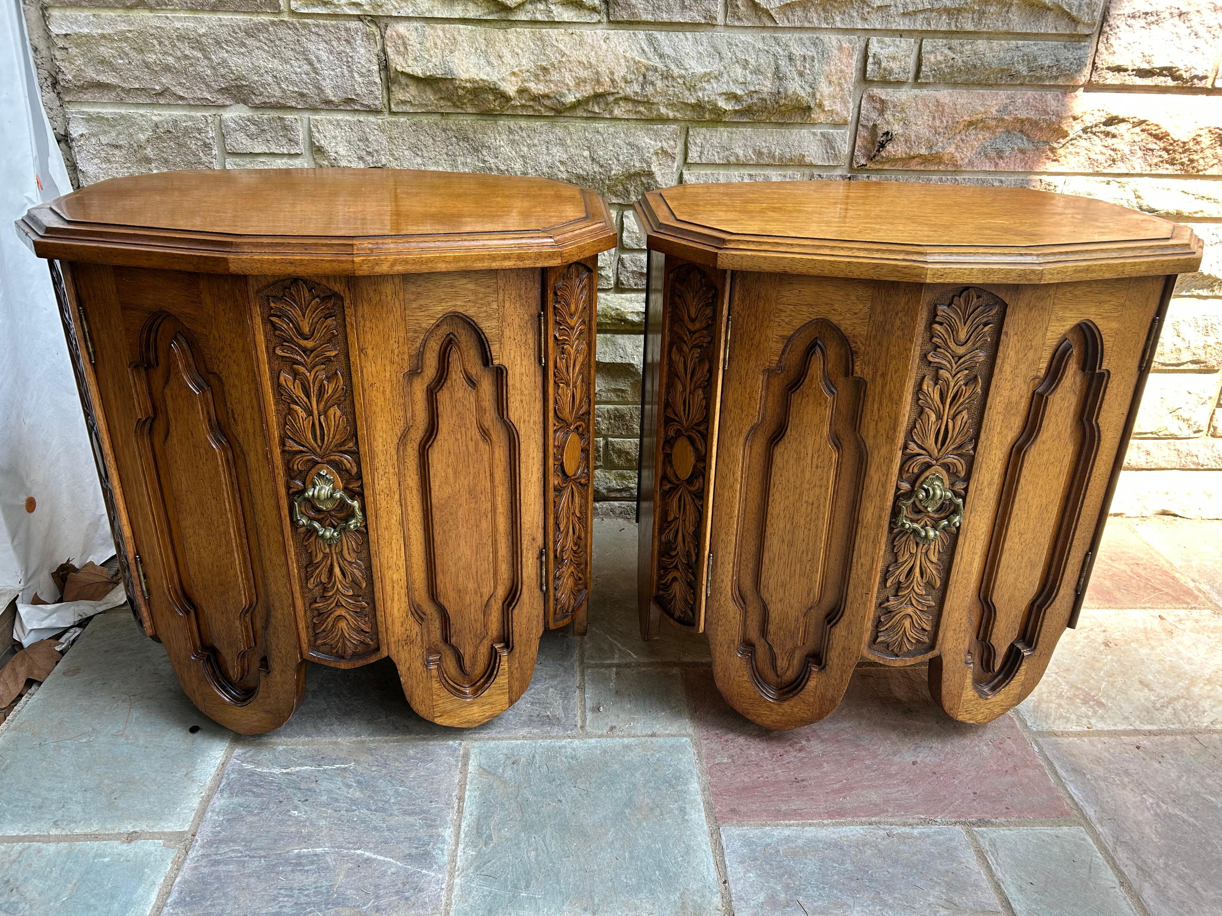 Mid-Century Modern Unique Pair Daniel Jones inc. Walnut Spanish Revival Night Stand End Table For Sale