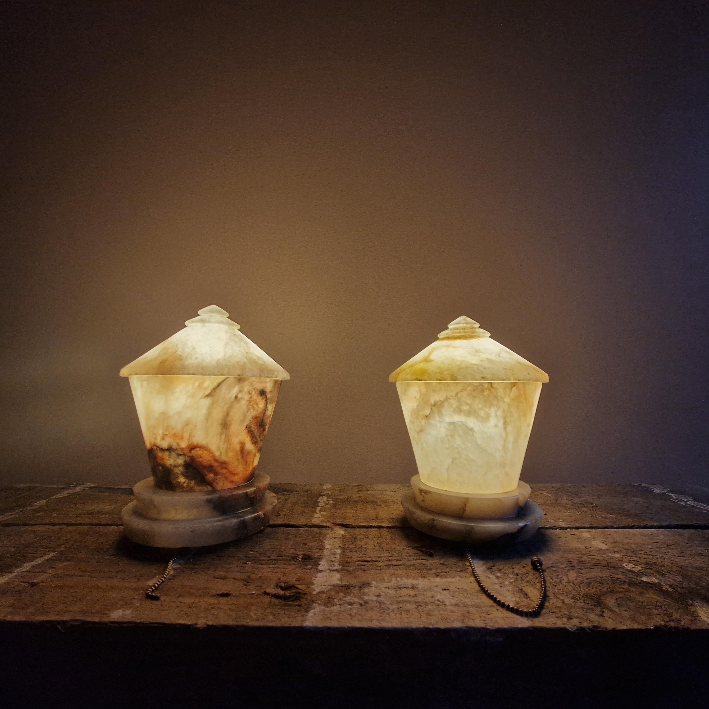 Fait main Paire unique de lampes de table Art Déco en albâtre en vente