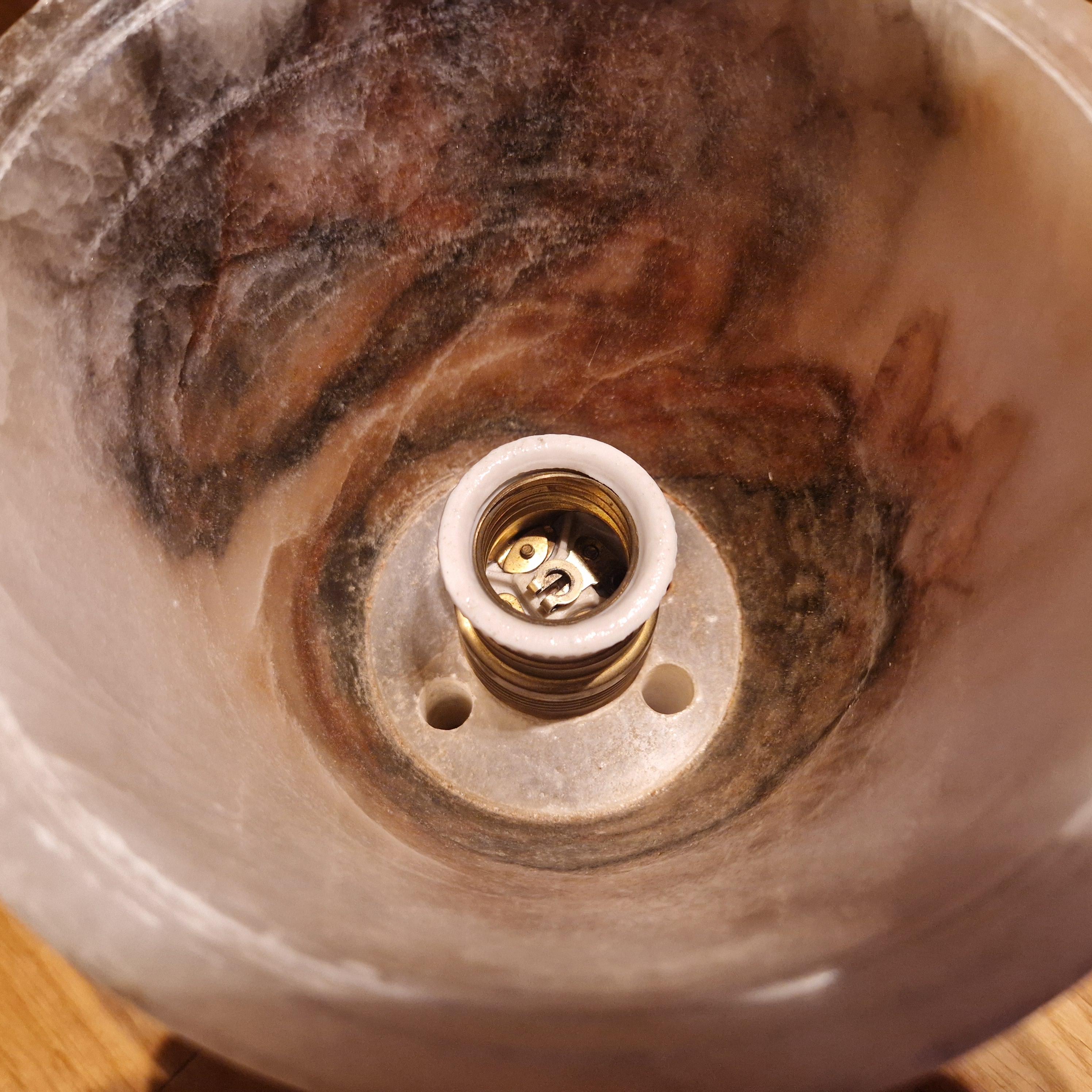 Paire unique de lampes de table Art Déco en albâtre Bon état - En vente à Stockholm, SE