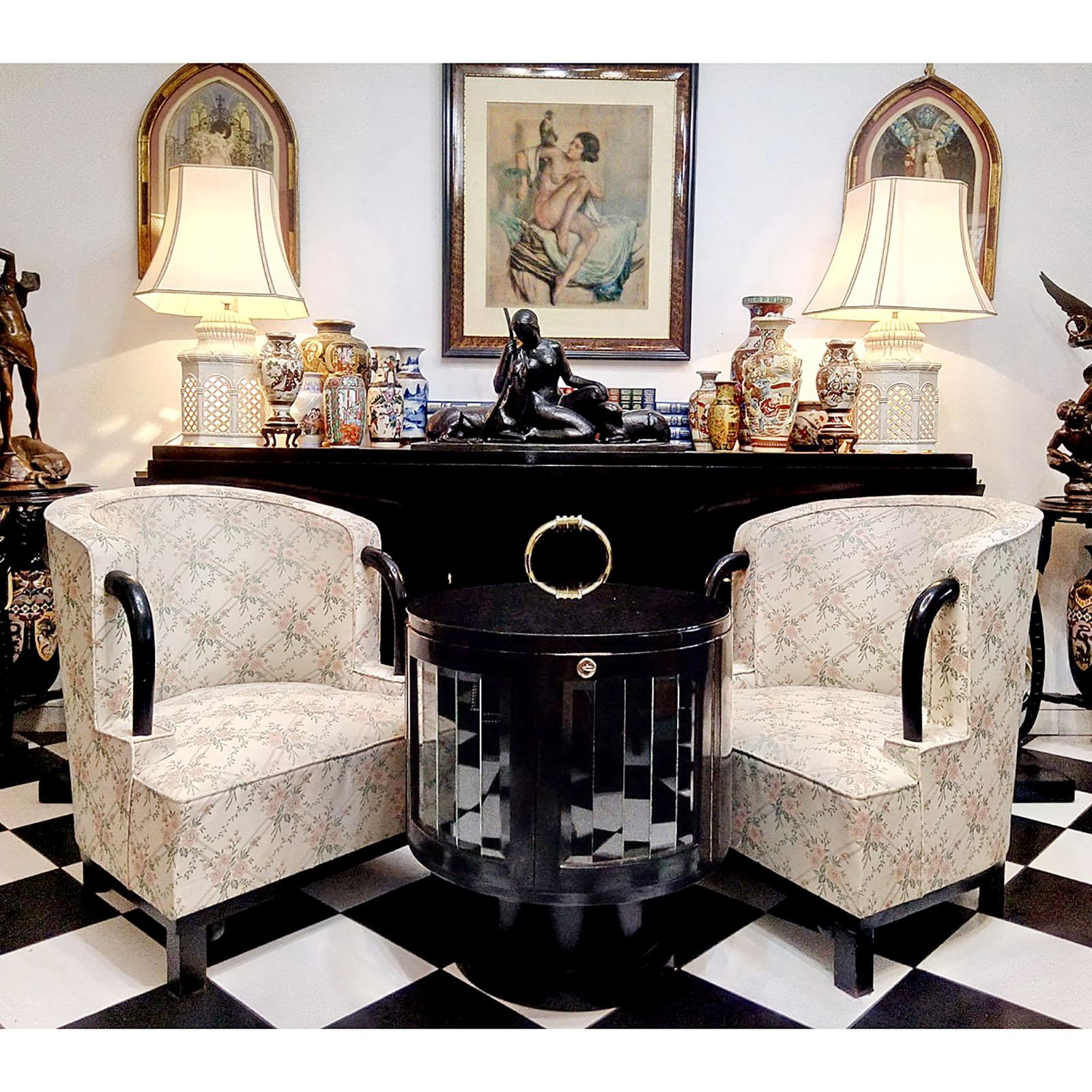 Exquisite French Art Deco armchairs designed by Hubert Martin et Ploquin, edited by Marber, France, circa 1930s.
Identical model exhibited at Paris Autumn salon 1932, mentioned in the period literature as being 