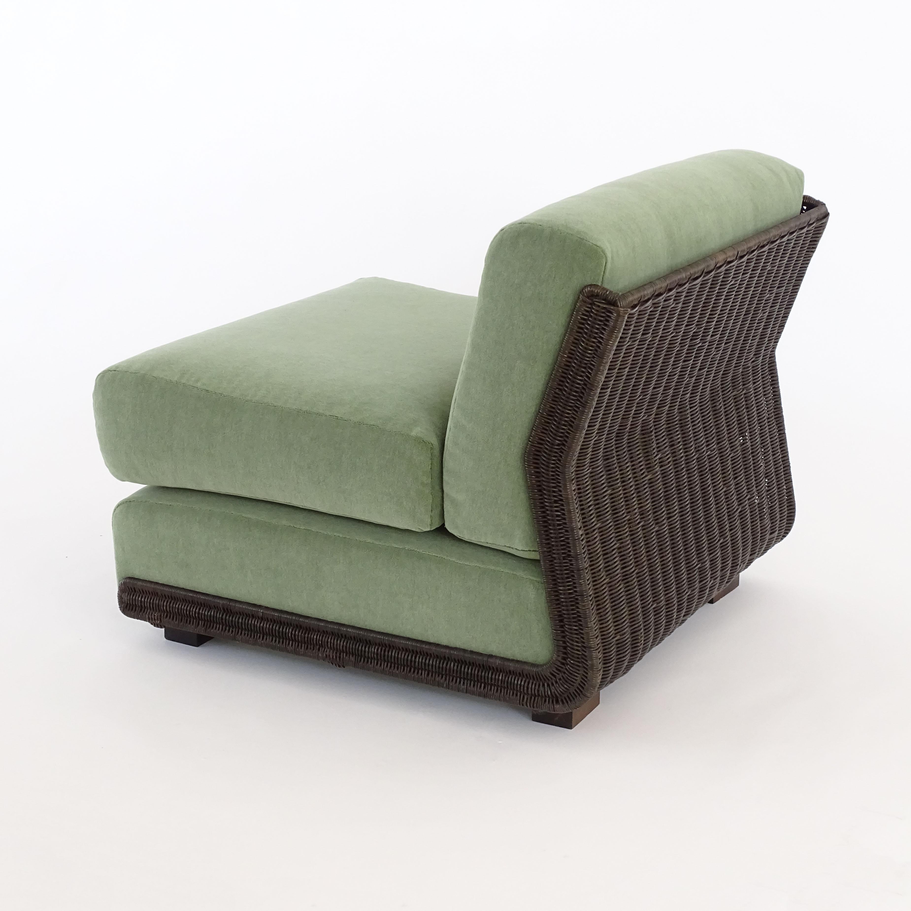 Metà XX secolo Coppia unica di sedie da salotto in rattan e velluto di Bonacina, Italia anni '60 in vendita