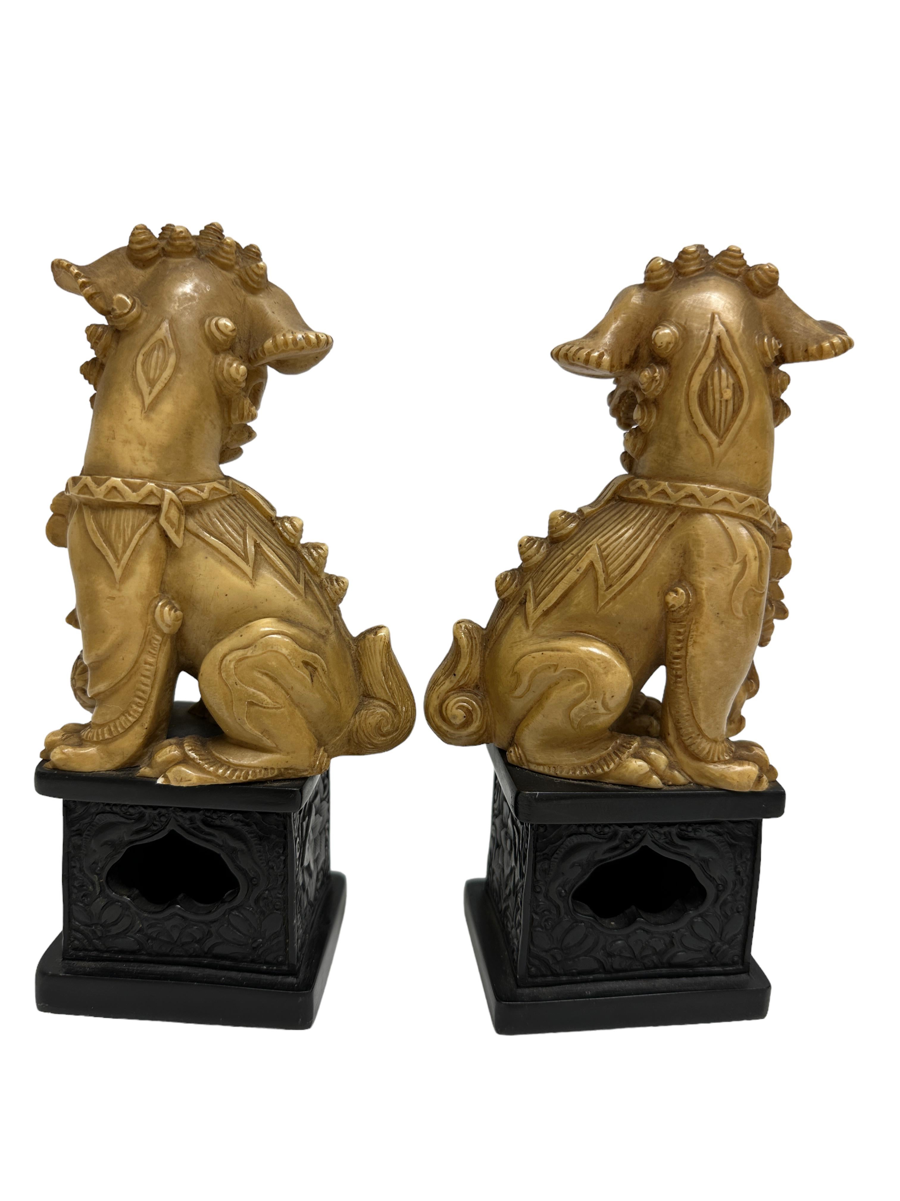 Hand-Carved Unique Pair of Decorative Foo Dogs Temple Lion Bookends Sculptures For Sale