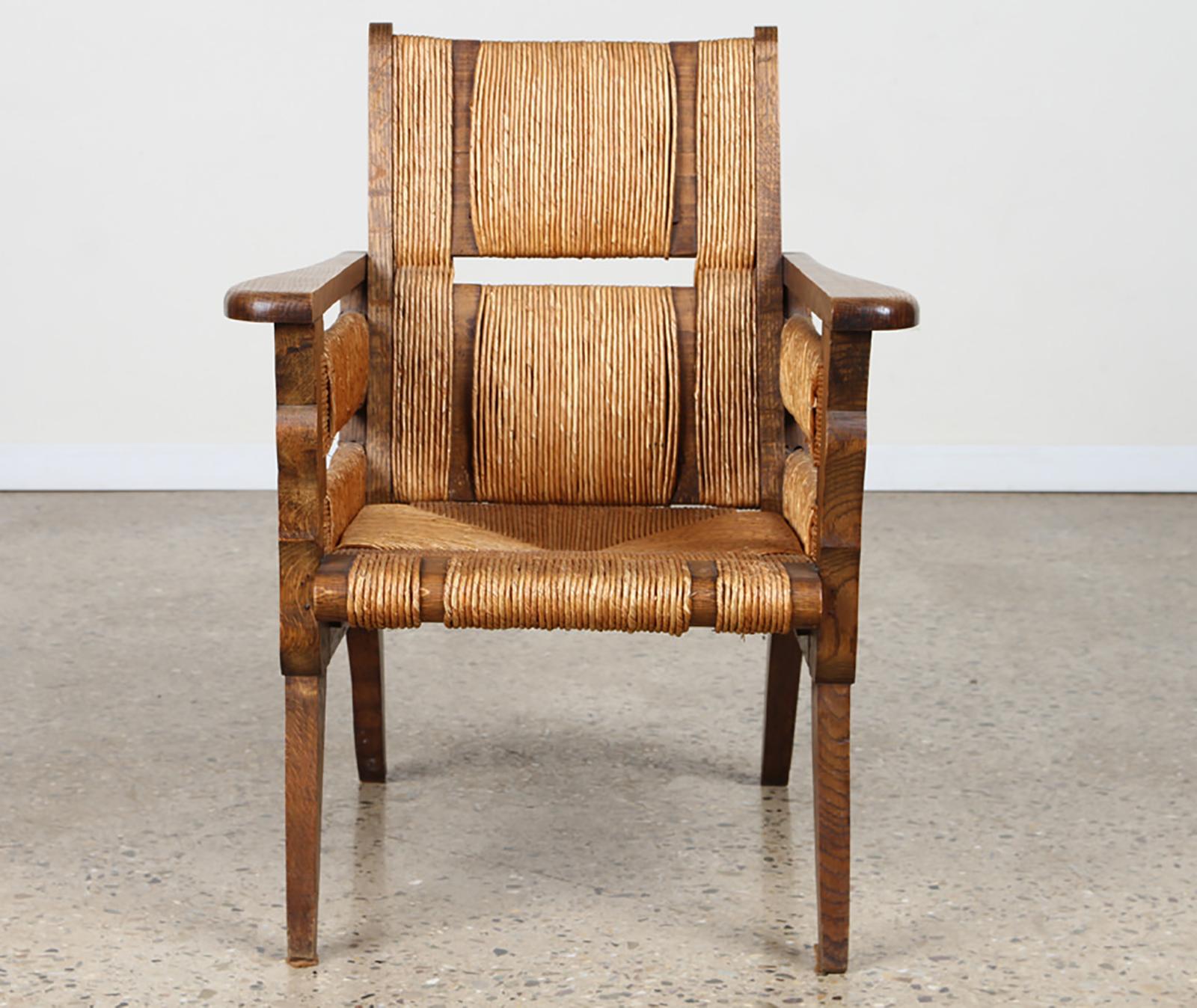 Paire de chaises longues Gabriel en chêne cannées, fabriquées sur mesure.
Le délai de fabrication sur mesure est de 8 à 12 semaines.