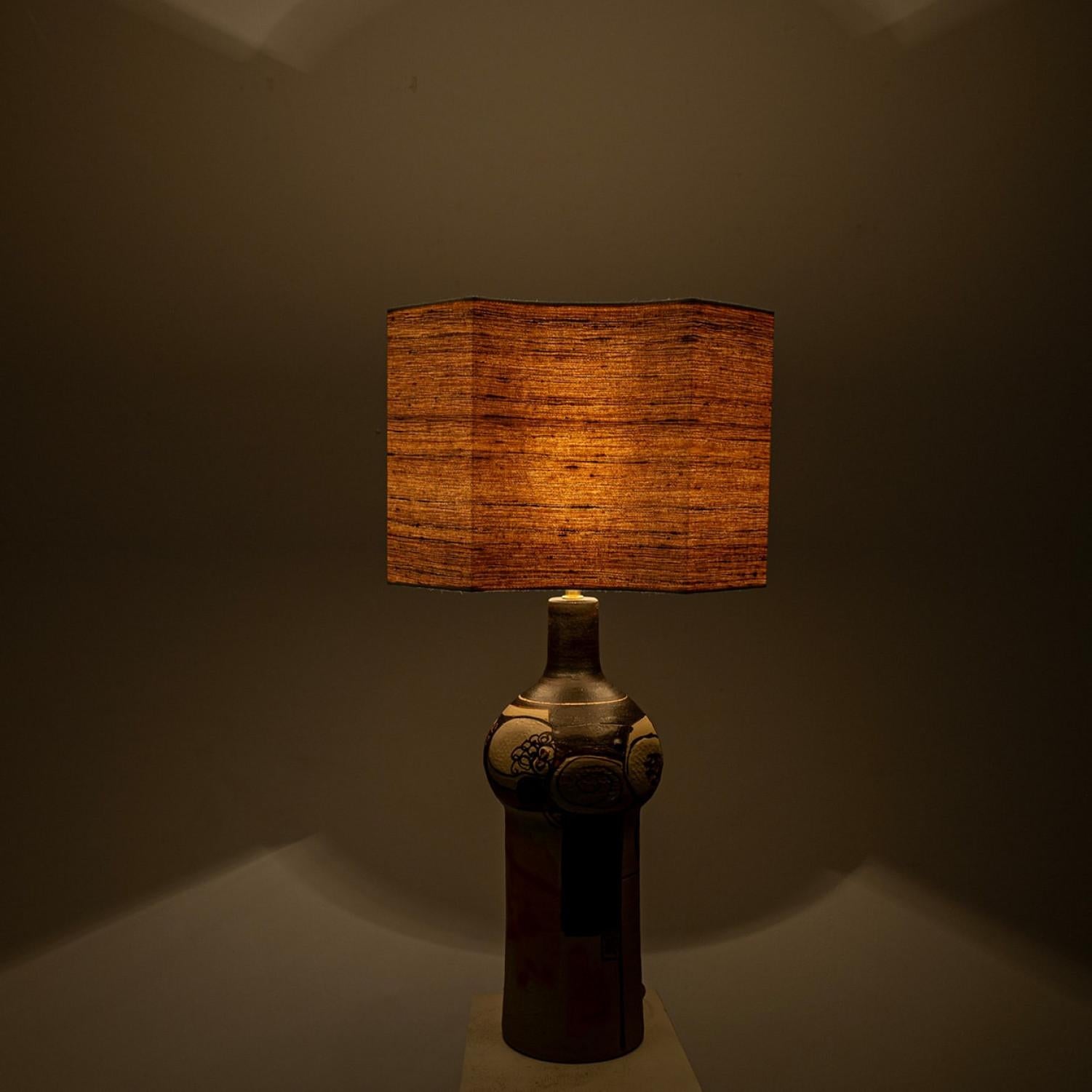 Paire unique de grandes lampes de bureau en céramique, fabriquées par Hanne Salamon, 1970 en vente 4