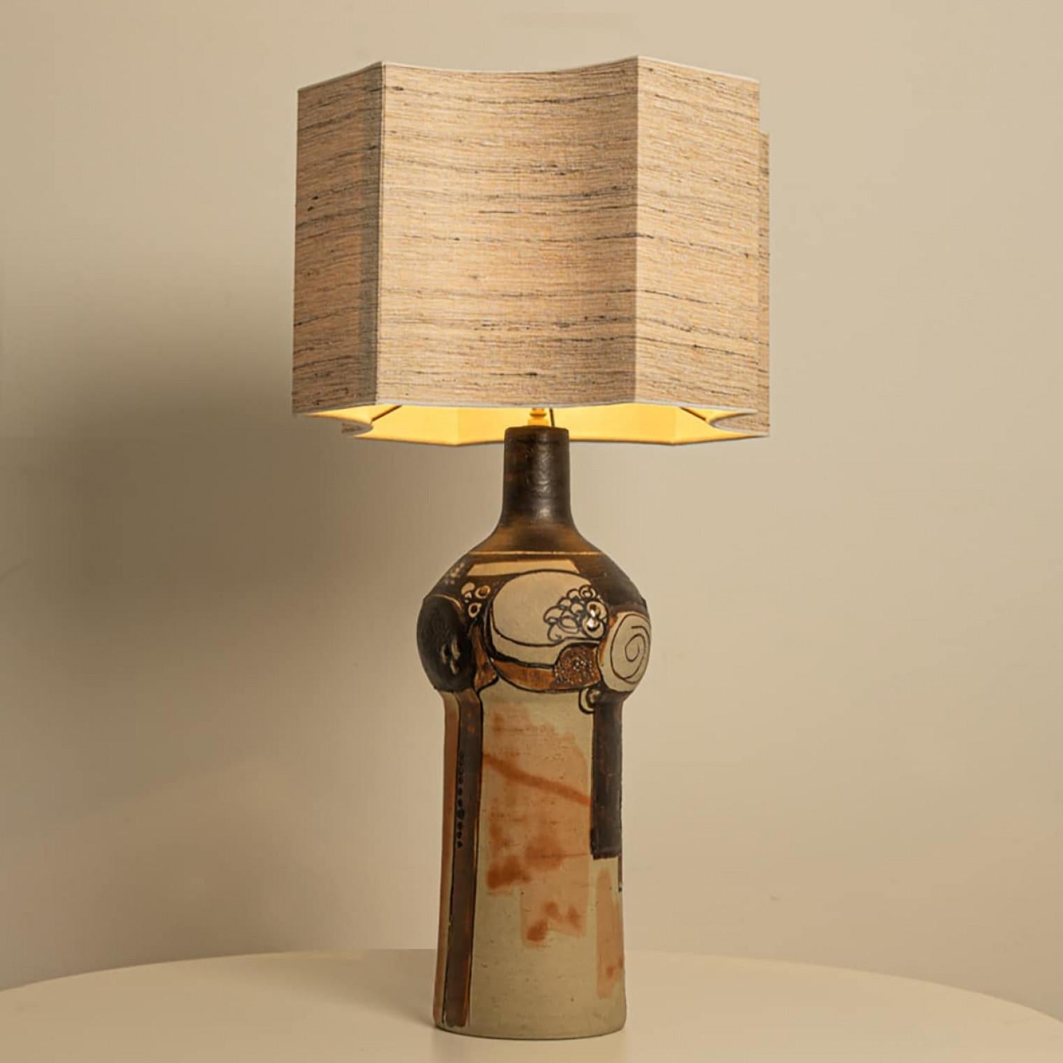 Paire unique de grandes lampes de bureau en céramique, fabriquées par Hanne Salamon, 1970 en vente 6