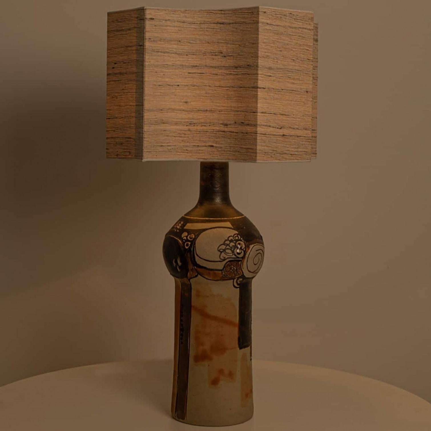 Paire unique de grandes lampes de bureau en céramique, fabriquées par Hanne Salamon, 1970 en vente 7