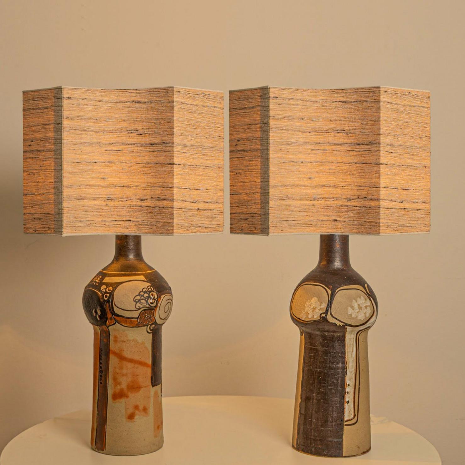 Paire unique de grandes lampes de bureau en céramique, fabriquées par Hanne Salamon, 1970 en vente 9