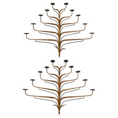Pareja única de grandes candelabros de metal
