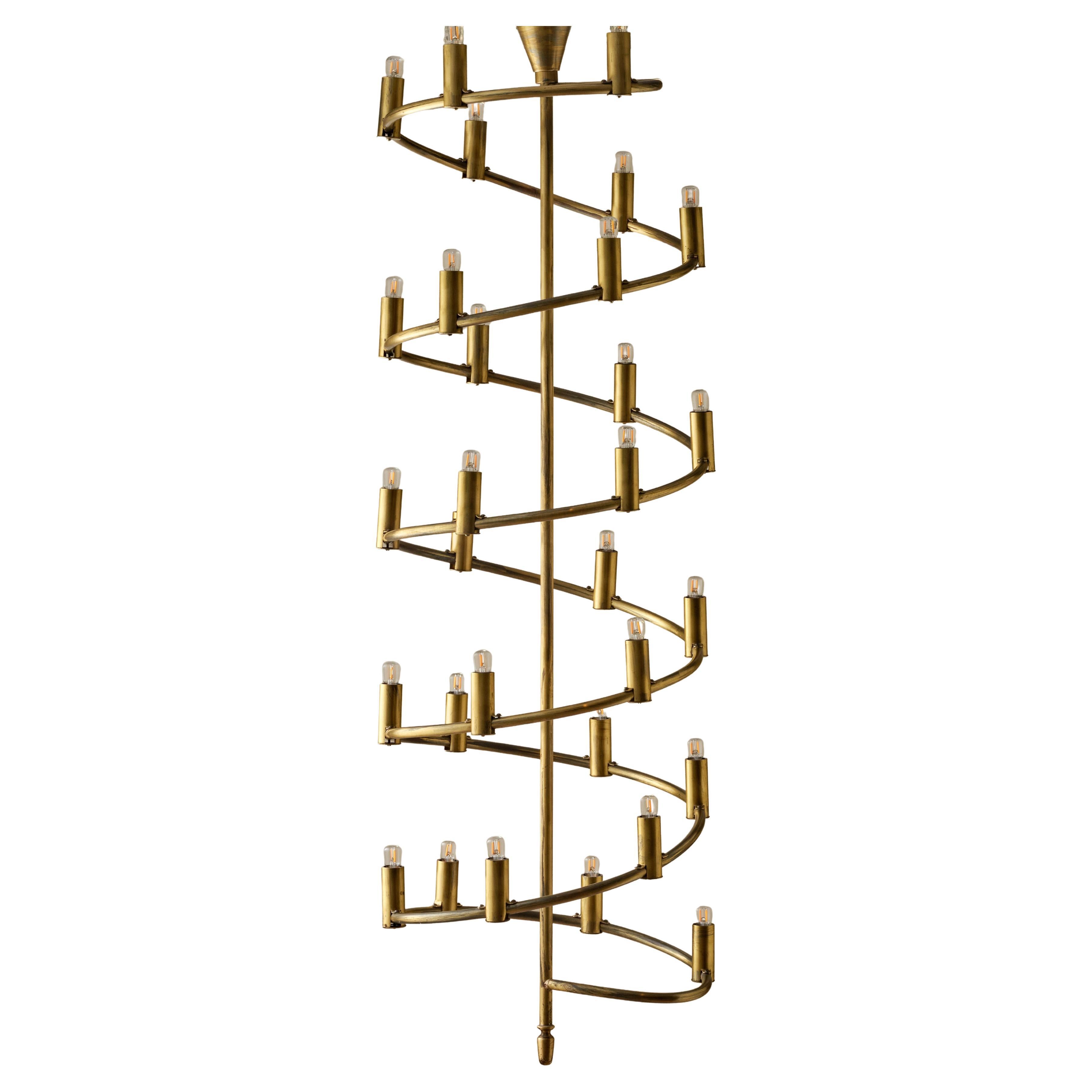 Coppia unica di grandi lampadari svedesi in ottone, anni 
60 in vendita