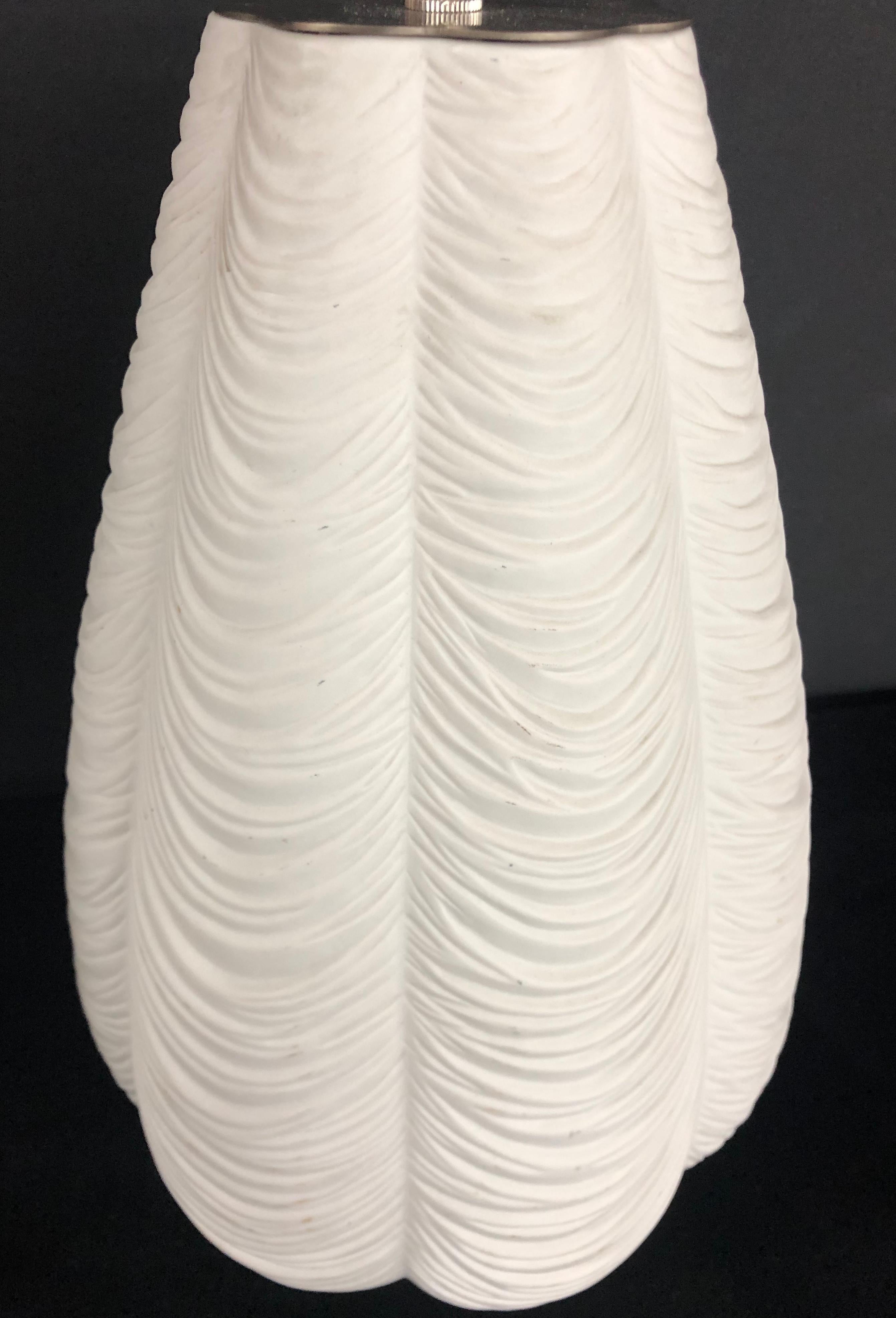 Einzigartiges Paar großer venezianischer Swag-Keramikgefäße mit Lampenapplikation (Unbekannt) im Angebot
